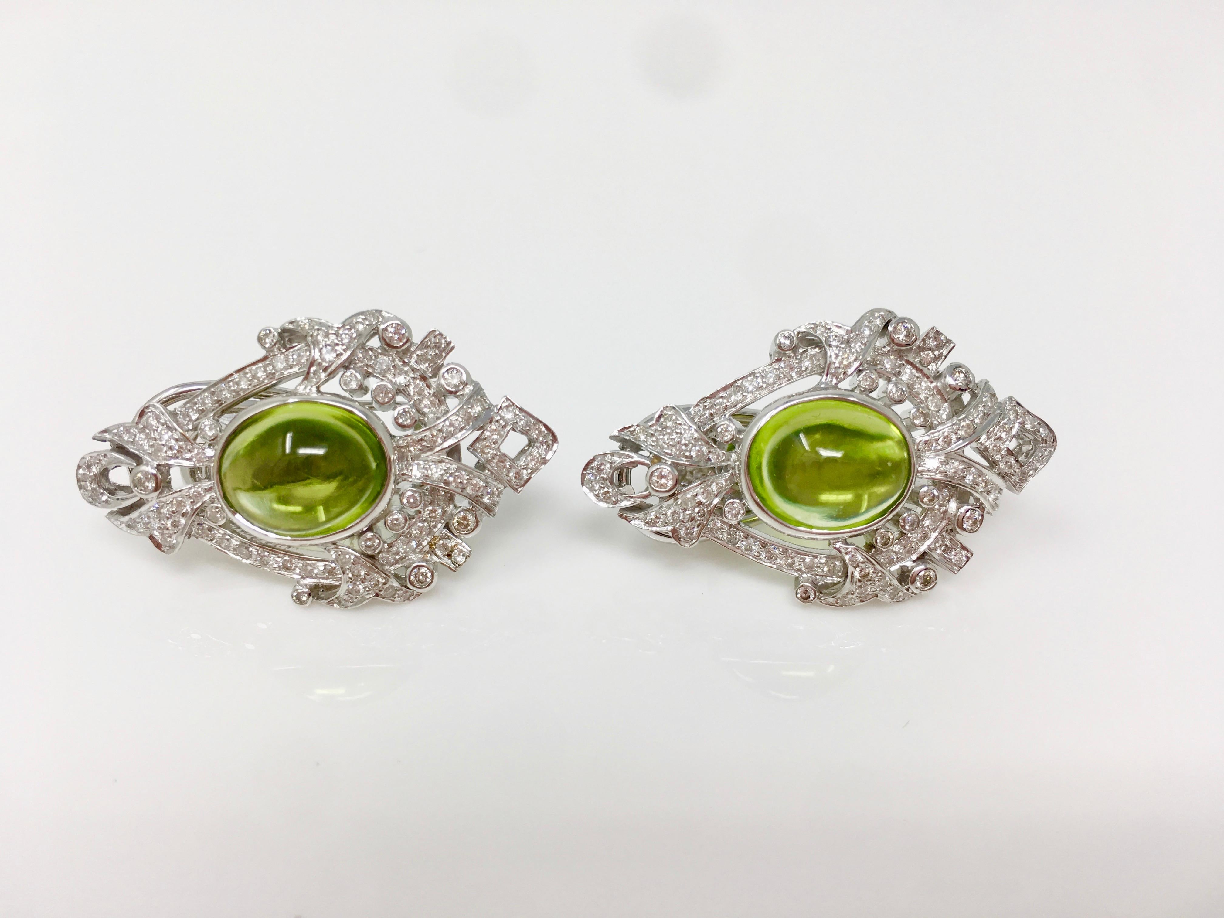 Women's 2.52 Carat White Round Brilliant Diamond And 17.34 Carat Peridot Pendant Set.  For Sale