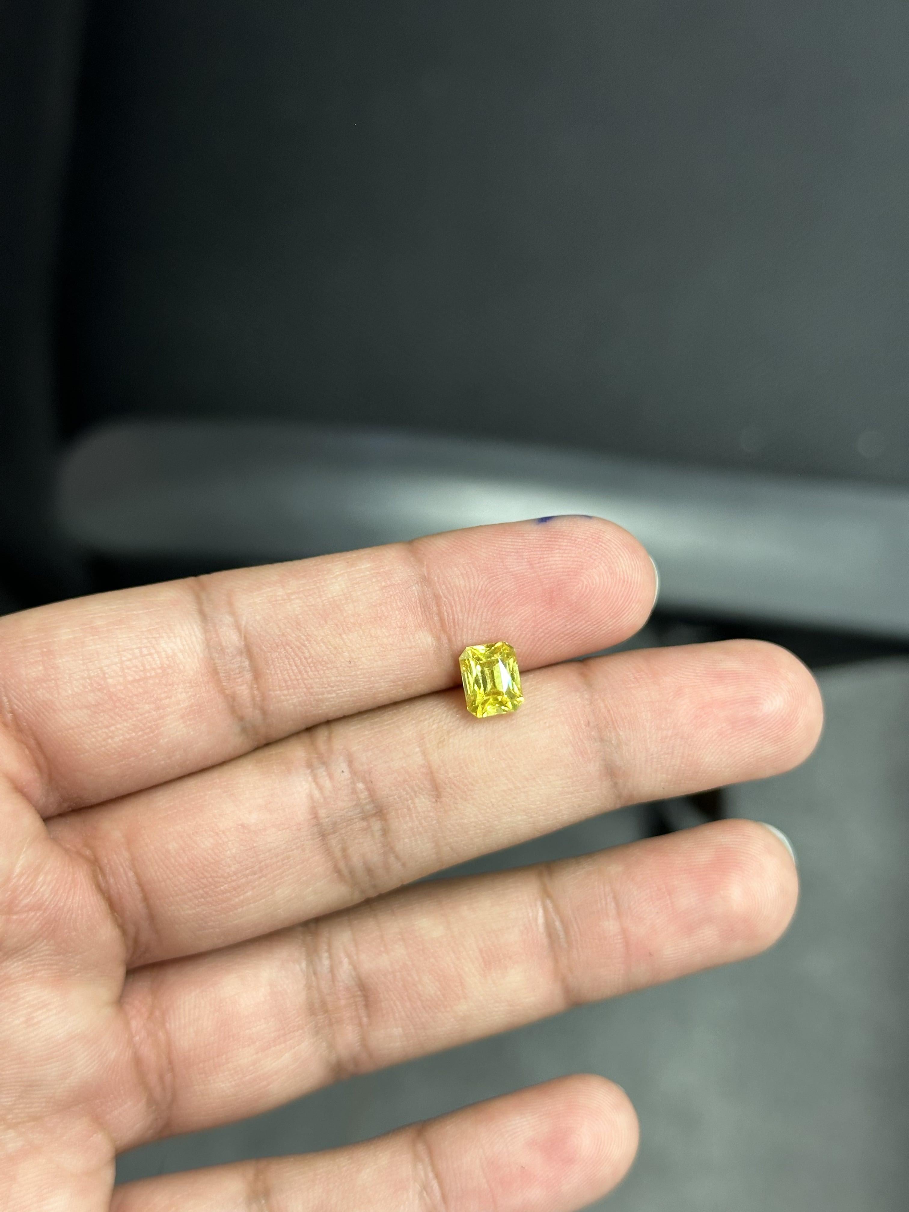 Una gemma di sfarelite da 2,52 carati, splendente nelle tonalità del giallo. La Spharelite è tagliata alla perfezione in una forma a smeraldo.

Le dimensioni di questa pietra sono 7,71 x 6,20 x 4,88 mm.

Si ritiene che una Spharelite migliori la