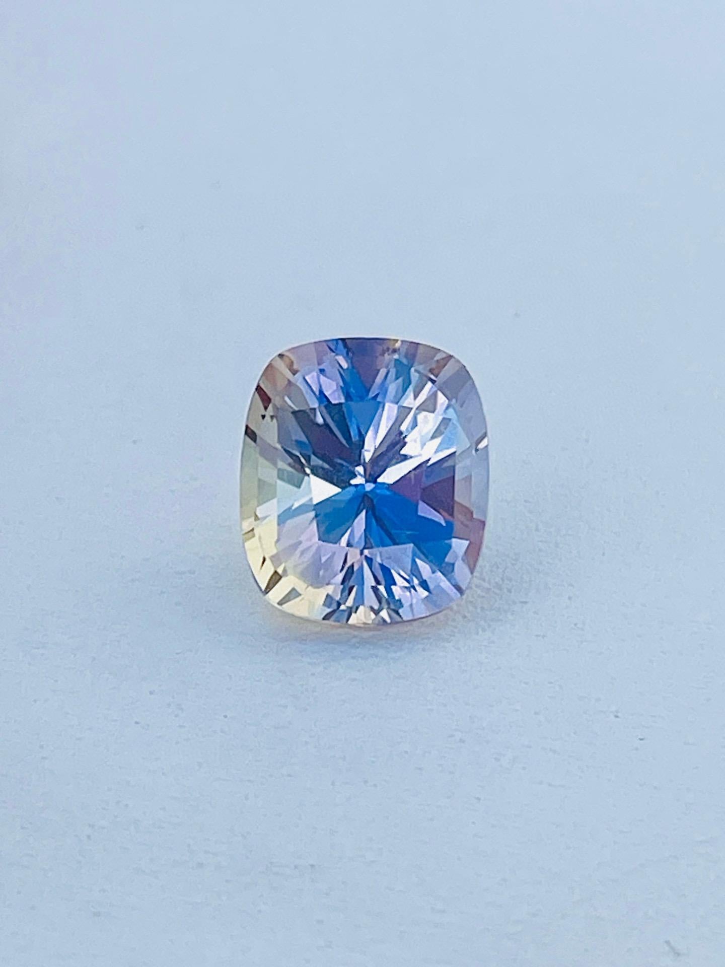 Natürliche Unerhitzte Zoisit (Tansanit) perfekt Präzisionsschliff und zwei Farben Gute Luster 
TZA-156
Stein Name: Natürlicher Zoisit-Tansanit
Gewicht: 4,37 Karat 
Größe:  10.3*8.69*7.24mm
Herkunft: Tansania
Farbe: zweifarbig violett gelblich
