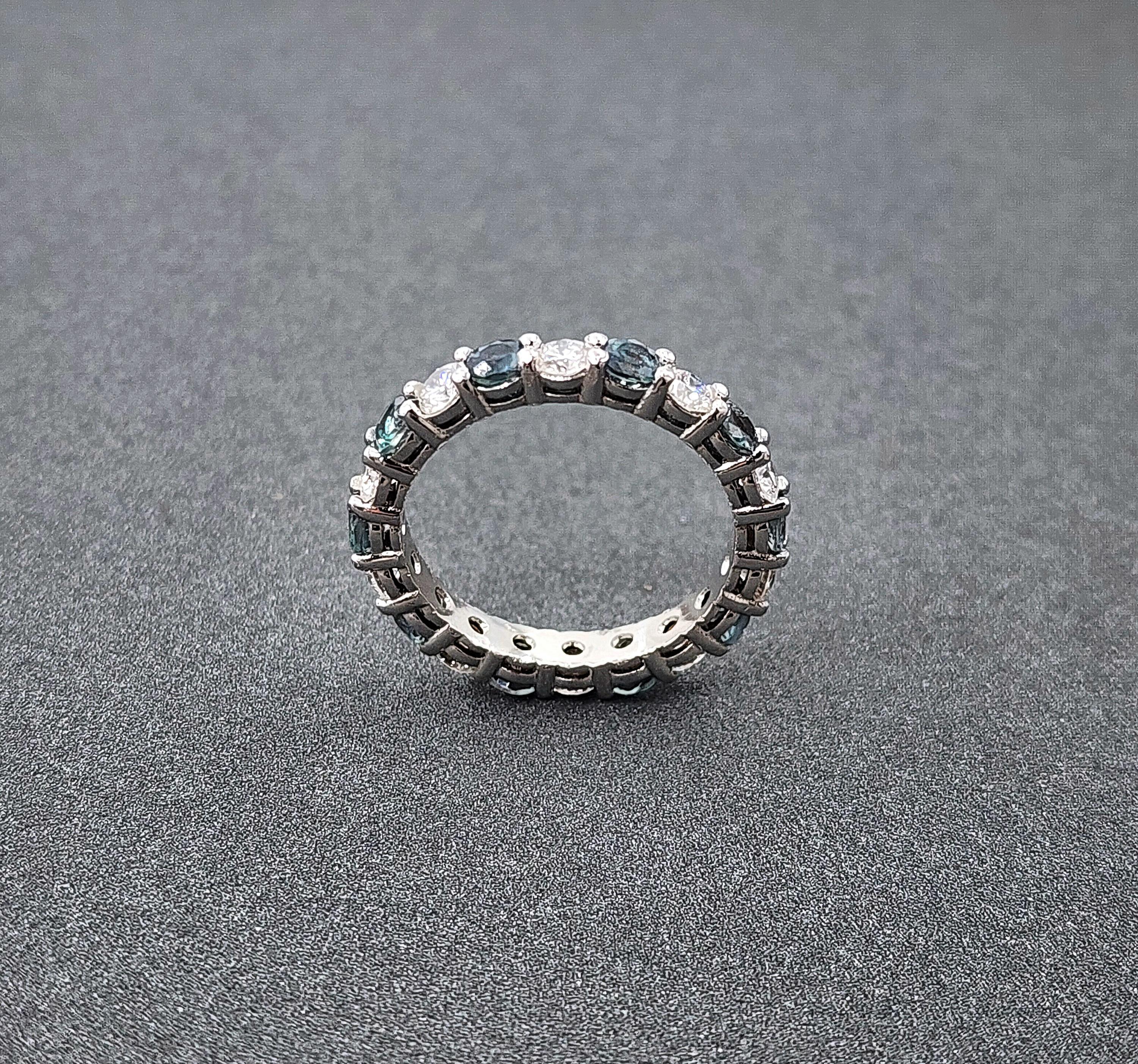 2,52 ct Natürliche Alexandrit & Diamant Eternity Band in Platin im Zustand „Neu“ im Angebot in Chicago, IL