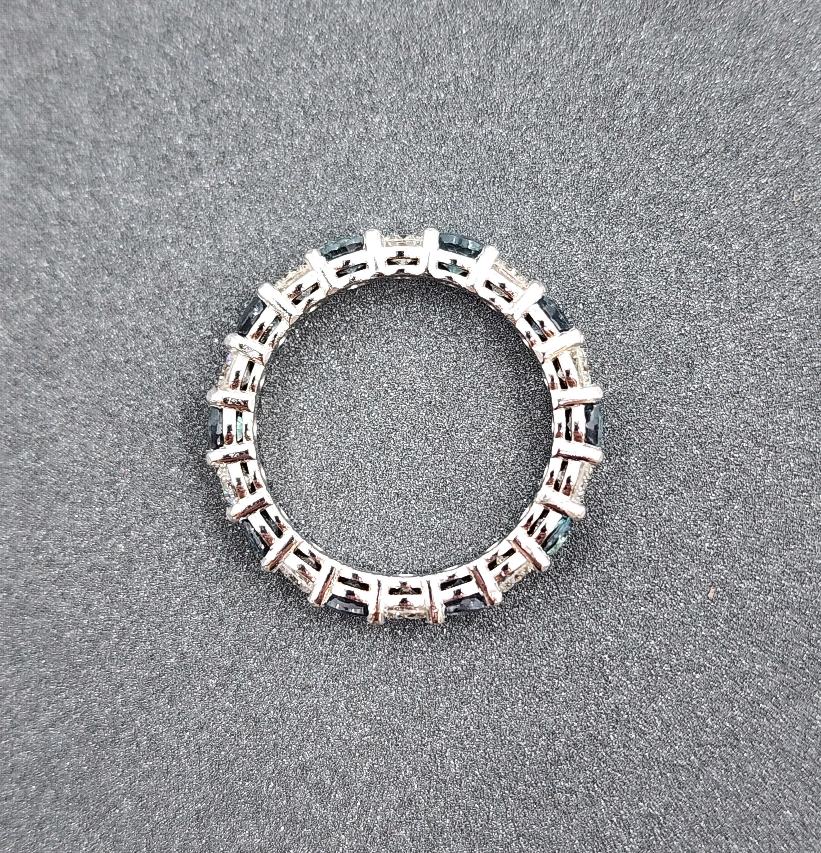 2,52 ct Natürliche Alexandrit & Diamant Eternity Band in Platin im Angebot 1