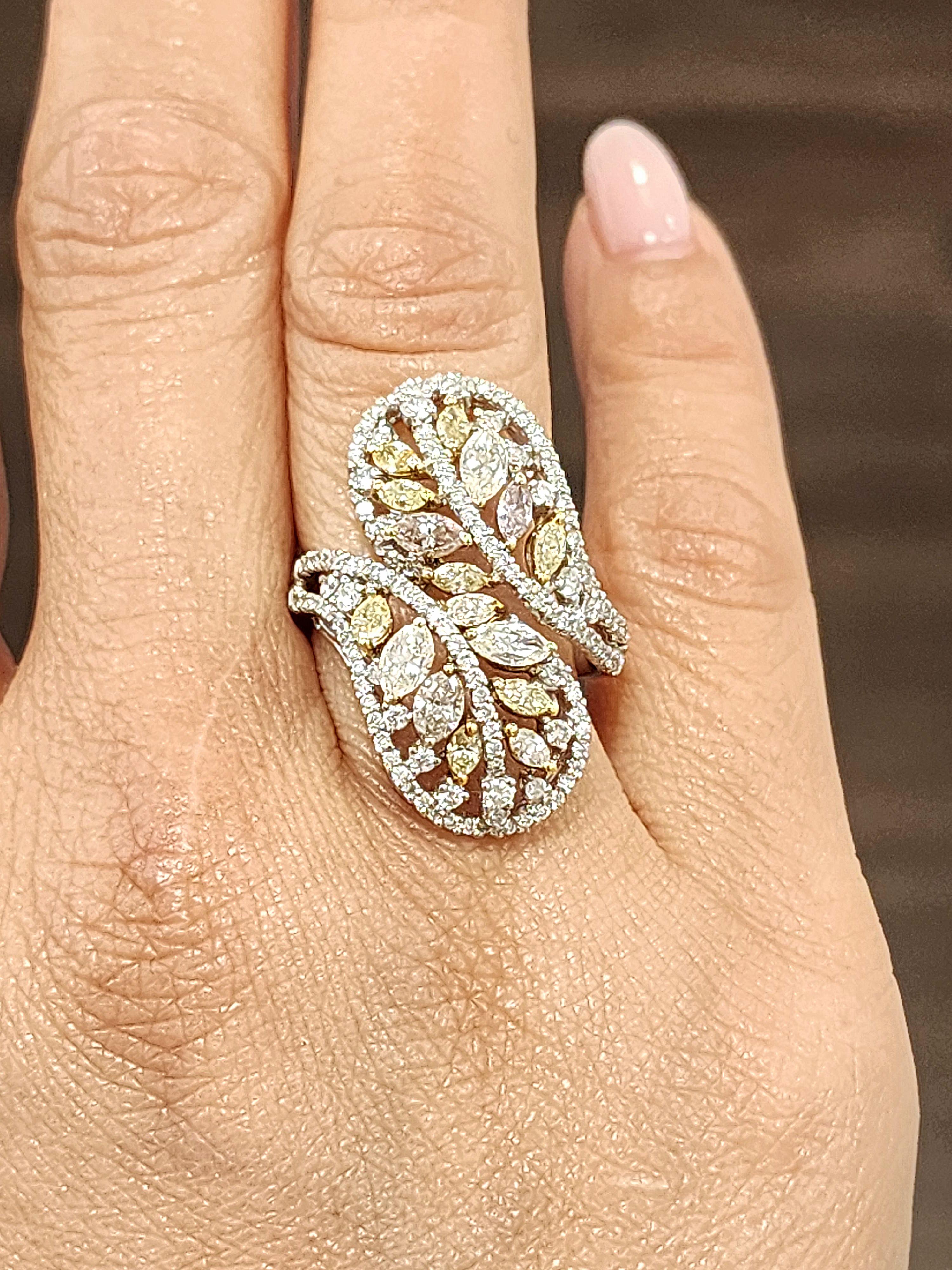 Marquise Cut 2.52 ct Natural Pink & Natural Yellow Diamond Ring For Sale