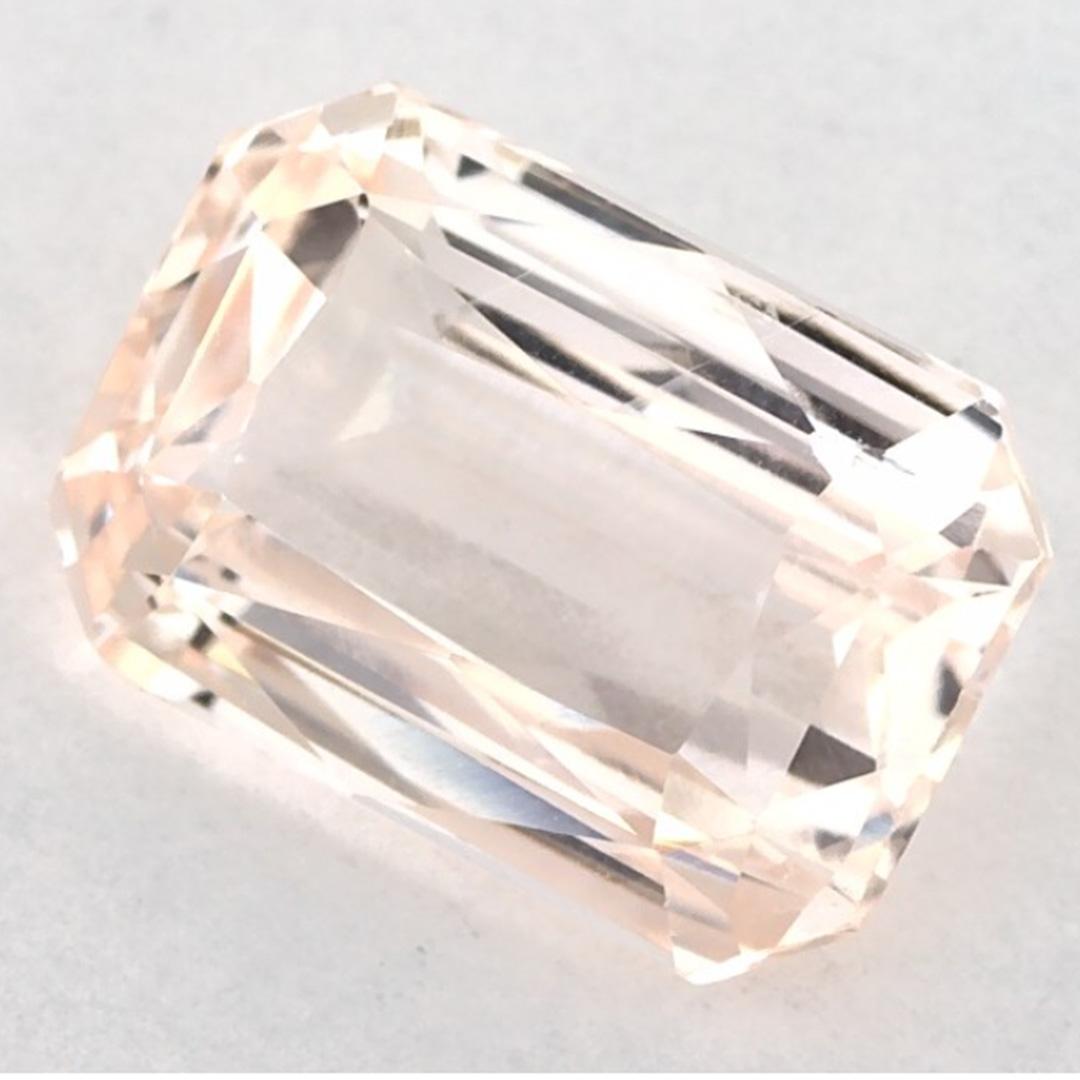 Ce saphir rose naturel offre élégance et sophistication. Avec sa riche saturation des couleurs et sa coupe précise, il constitue la pièce maîtresse parfaite pour une bague de fiançailles ou une conception de bijoux de luxe.

Ce saphir provient du