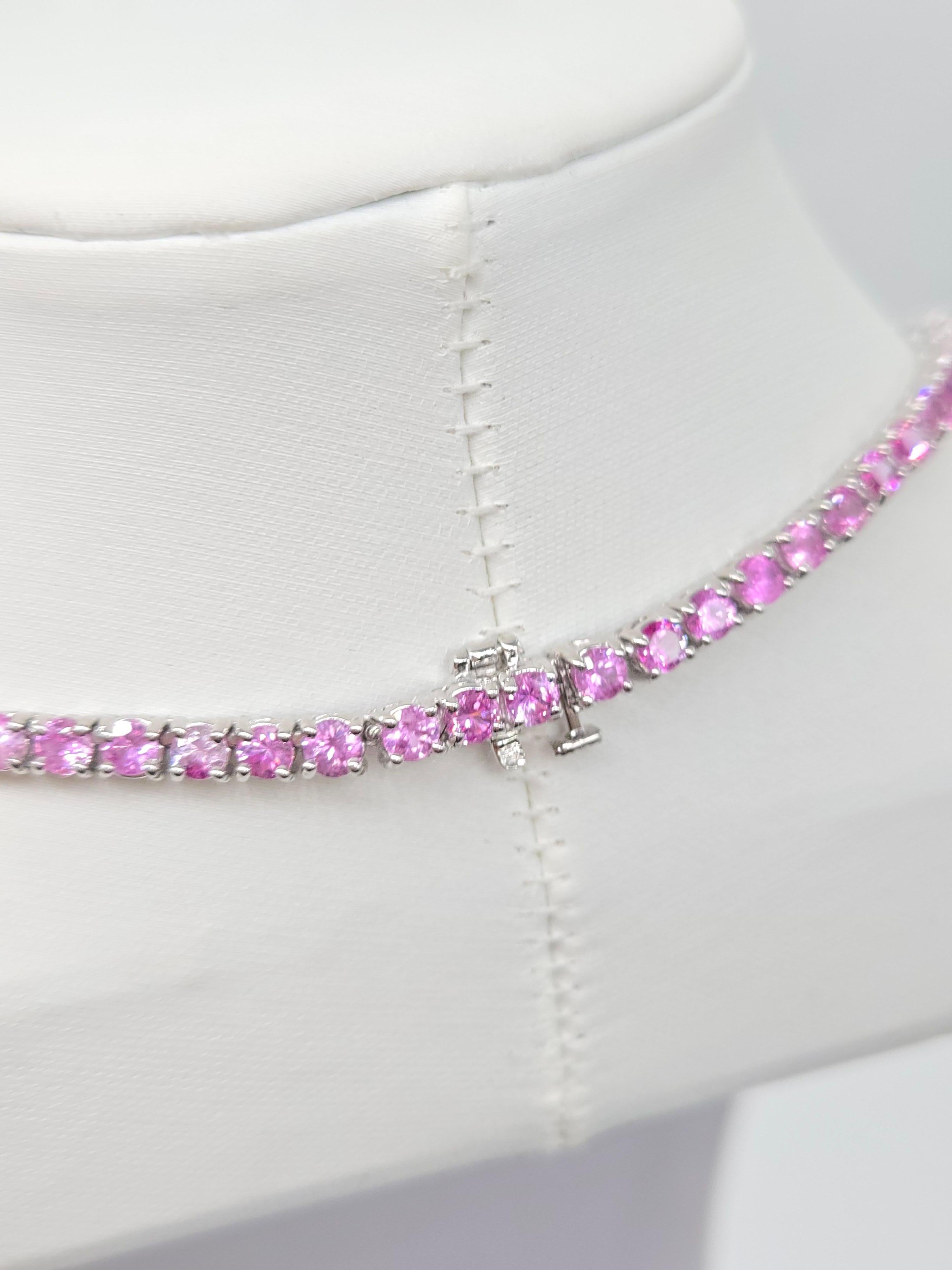Collar de tenis de zafiro rosa natural de 25,20 quilates en oro blanco de 14 quilates en venta 1