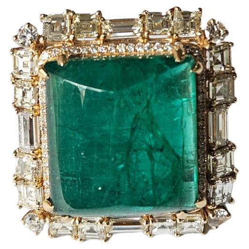 25.21 carats, Emeraude naturelle Zambienne sugarloaf & Diamants jaunes Bague Cocktail en vente