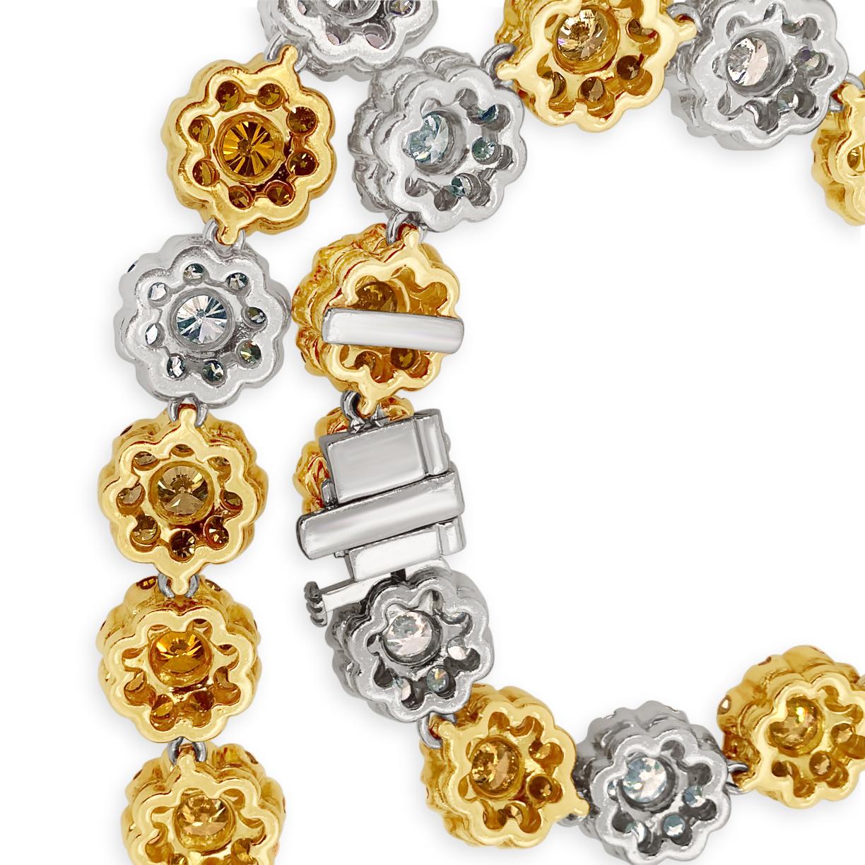 Collier en platine et or 18 carats avec diamants de couleur naturelle de 25,24 carats de poids total en vente 1