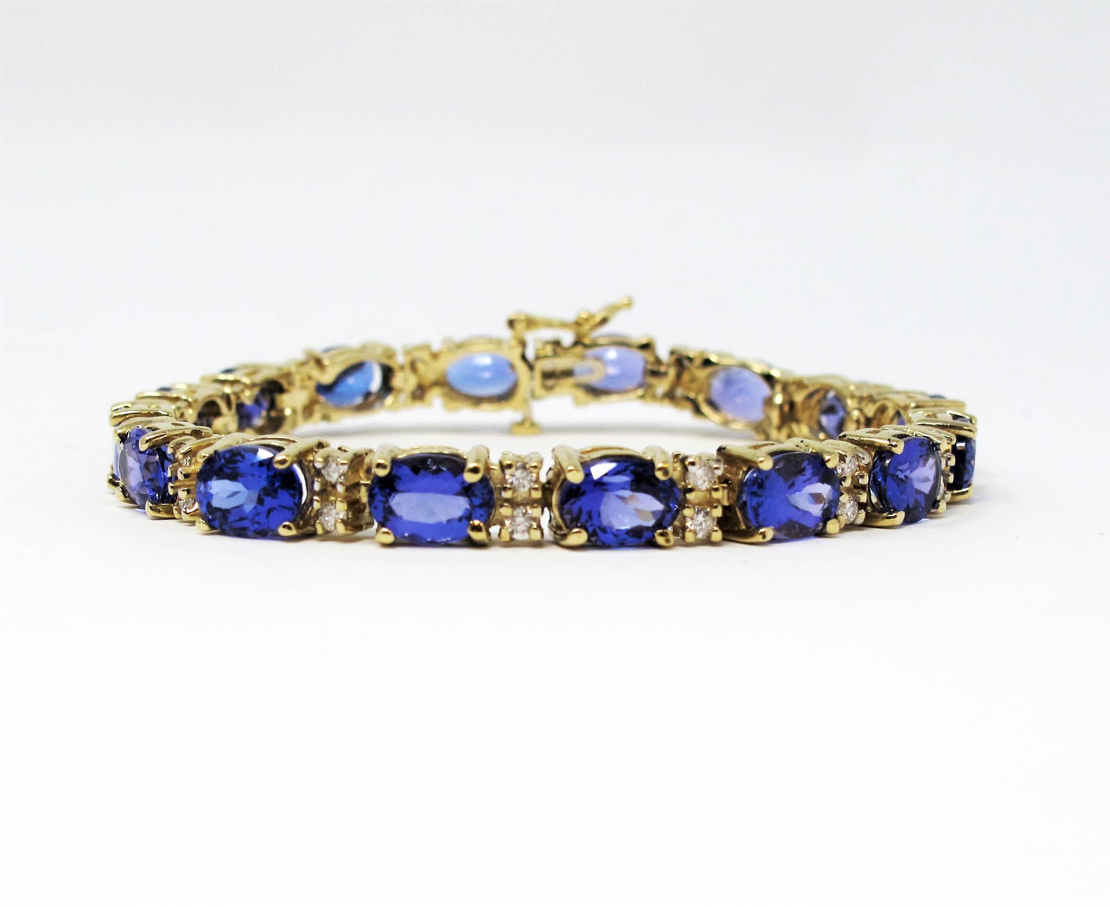 Contemporain Bracelet tennis en or jaune 14 carats avec tanzanite et diamants de 25 carats en vente