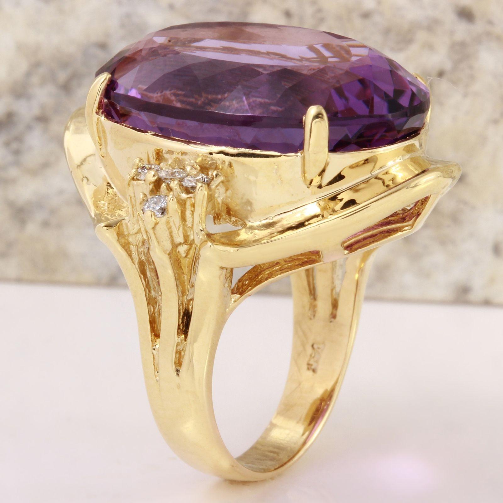 25.25 Carat Natural Amethyst and Diamond 14 Karat Solid Yellow Gold Ring In New Condition For Sale In Los Angeles, CA
