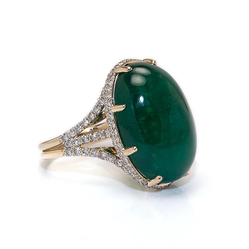 25.25cts Cabochon Oval Emerald Ring In New Condition For Sale In Montréal, CA