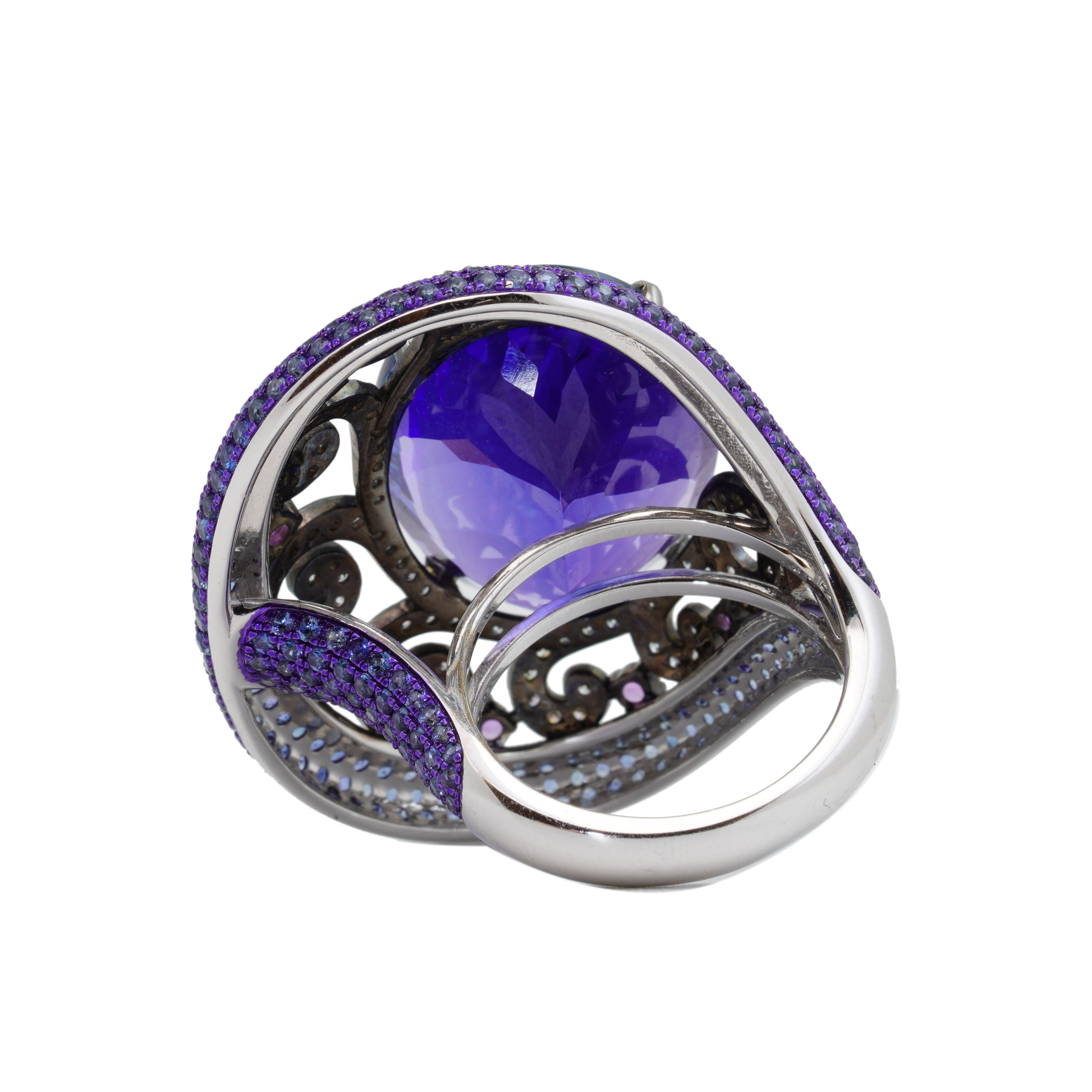 25,29 Karat Tansanit & Diamant, Saphir, Amethyst-Ring, 18 Karat Weißgold, Austy Lee im Zustand „Neu“ im Angebot in Hong Kong, HK