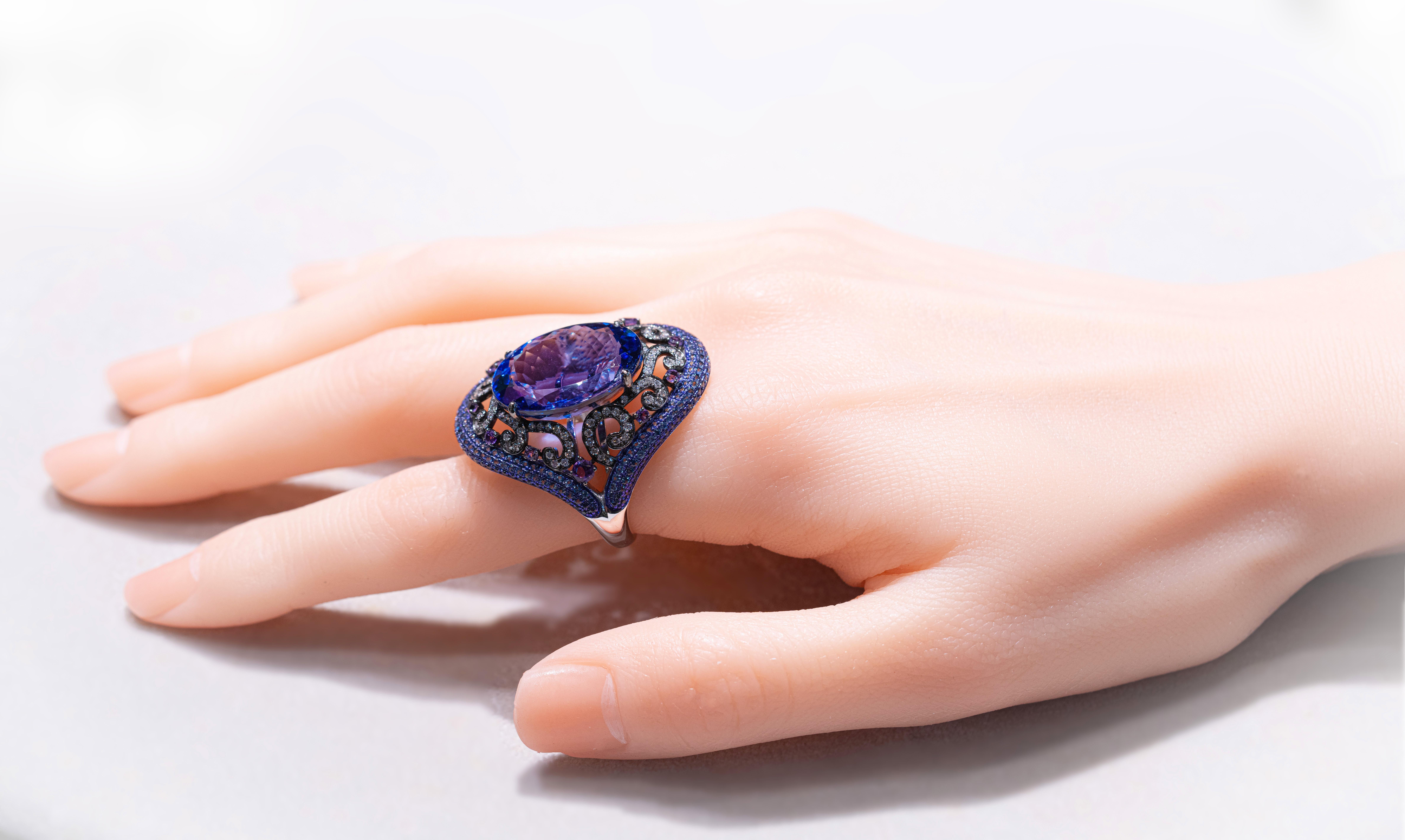 25,29 Karat Tansanit & Diamant, Saphir, Amethyst-Ring, 18 Karat Weißgold, Austy Lee für Damen oder Herren im Angebot