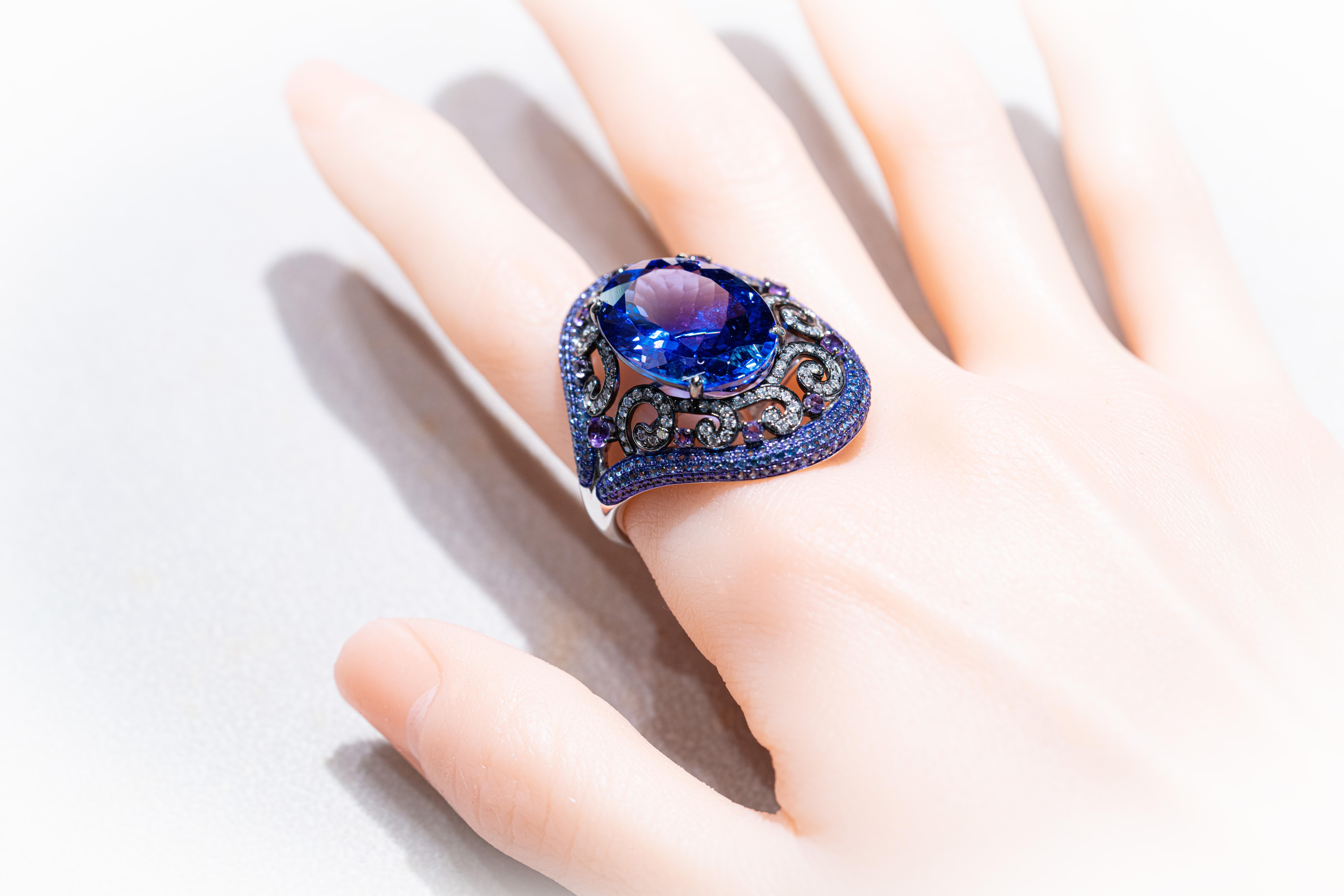 25,29 Karat Tansanit & Diamant, Saphir, Amethyst-Ring, 18 Karat Weißgold, Austy Lee im Angebot 1