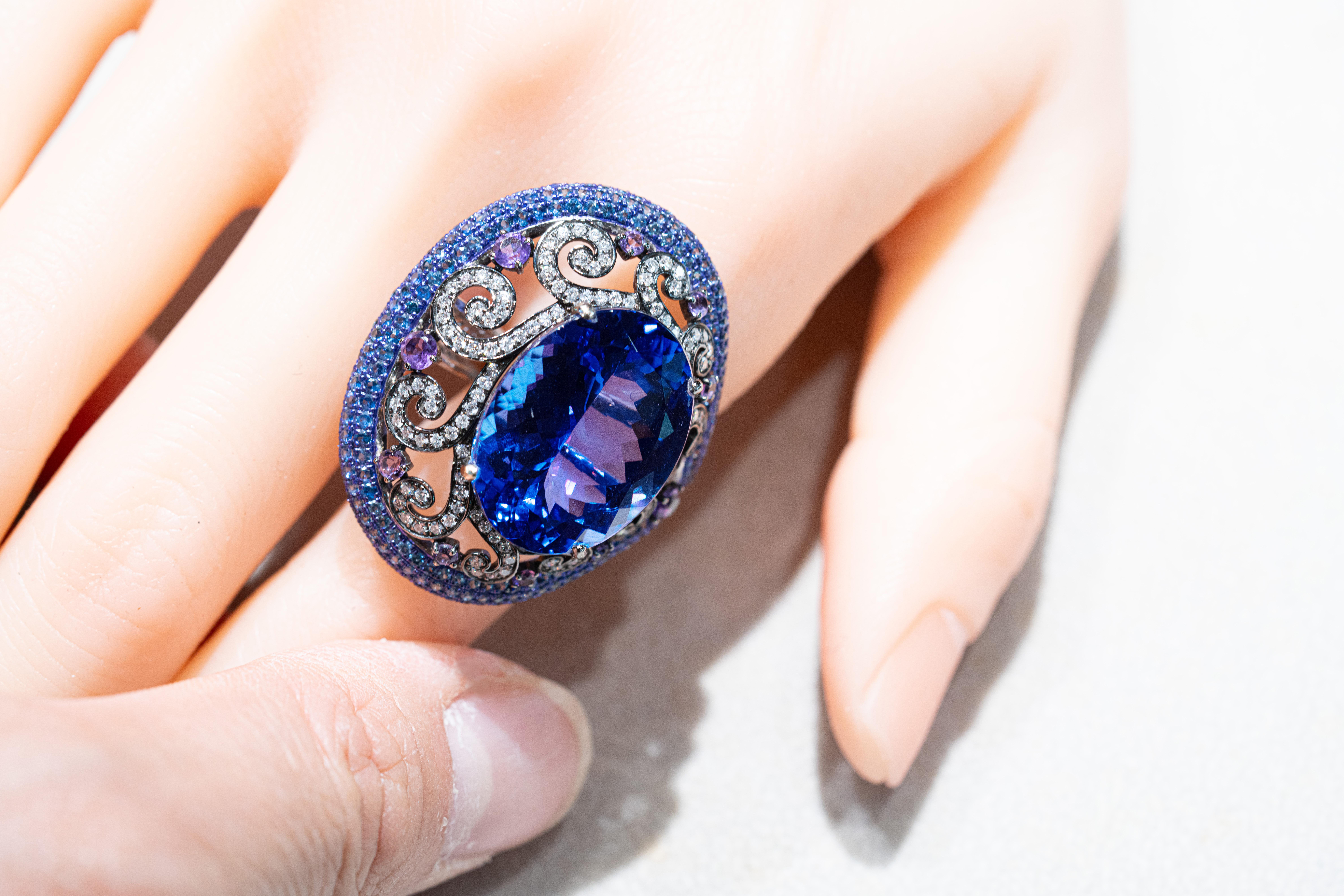 25,29 Karat Tansanit & Diamant, Saphir, Amethyst-Ring, 18 Karat Weißgold, Austy Lee im Angebot 2