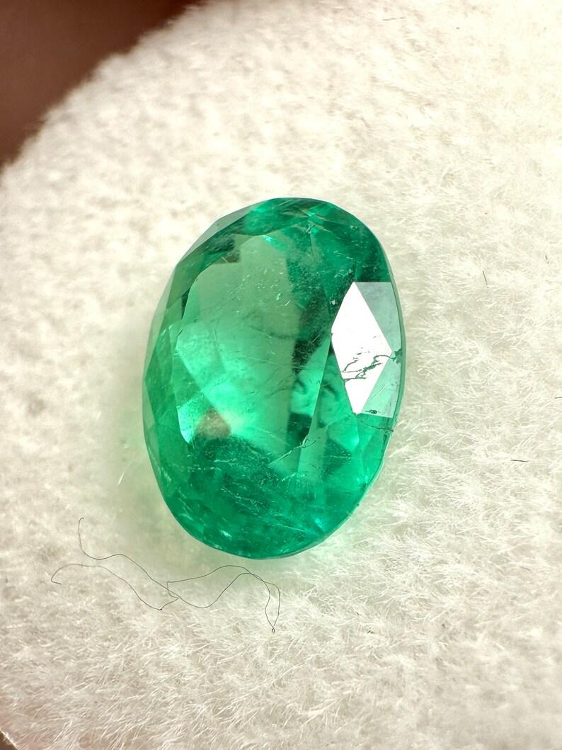 Moderno 2,52 ct 10x7 Smeraldo colombiano sfuso verde intenso - Pietra di nascita di maggio dal taglio ovale in vendita