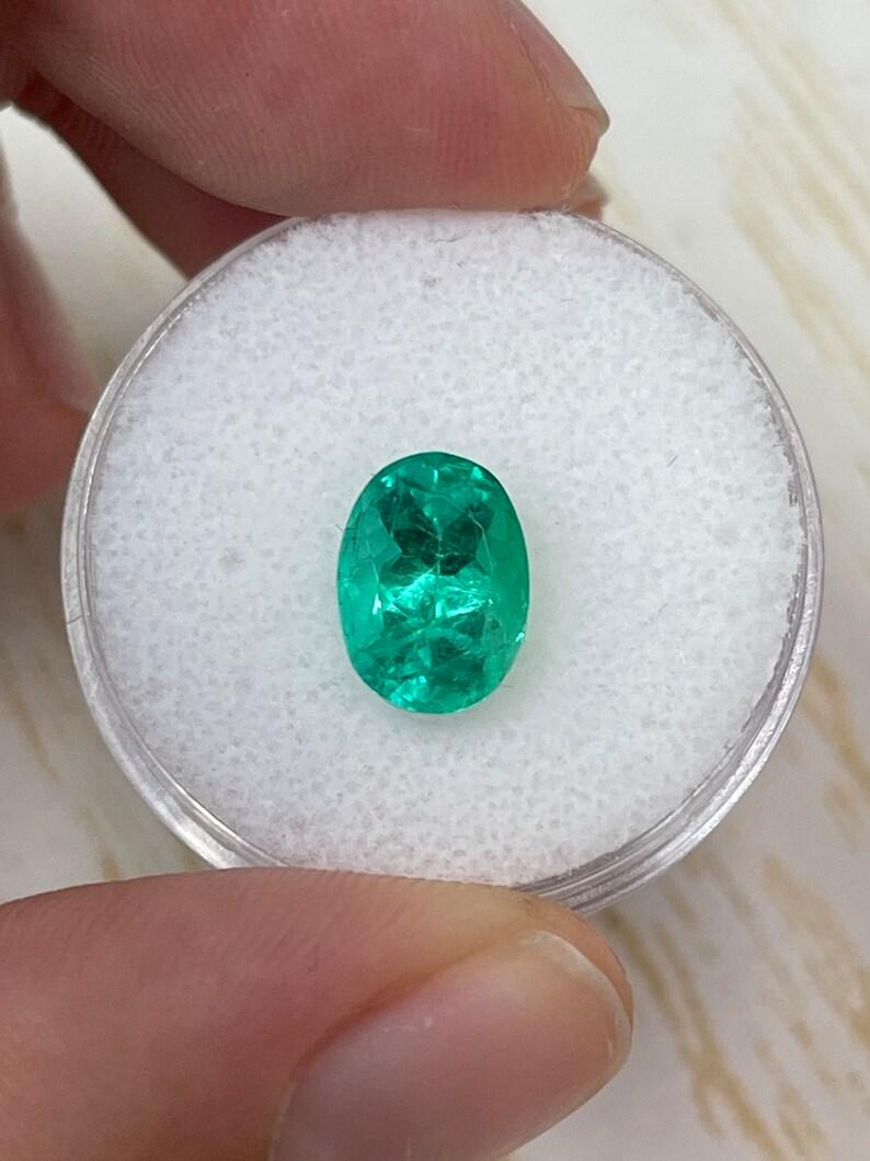 Taglio ovale 2,52 ct 10x7 Smeraldo colombiano sfuso verde intenso - Pietra di nascita di maggio dal taglio ovale in vendita