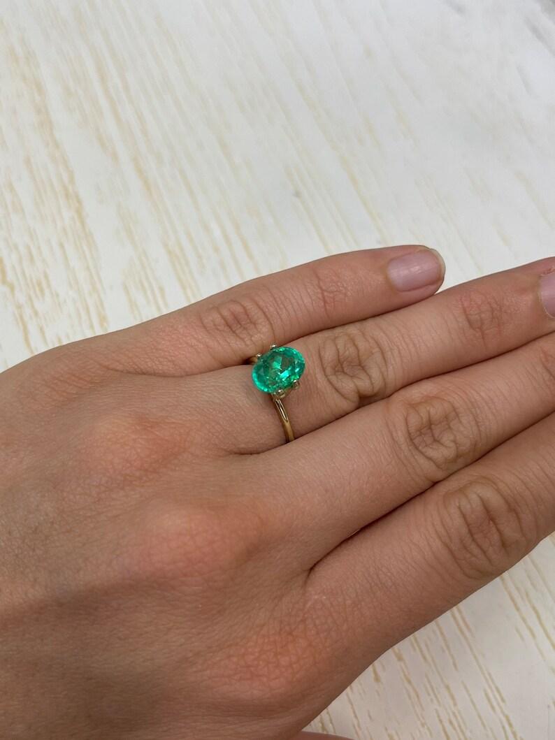 2,52 ct 10x7 Smeraldo colombiano sfuso verde intenso - Pietra di nascita di maggio dal taglio ovale in vendita 2