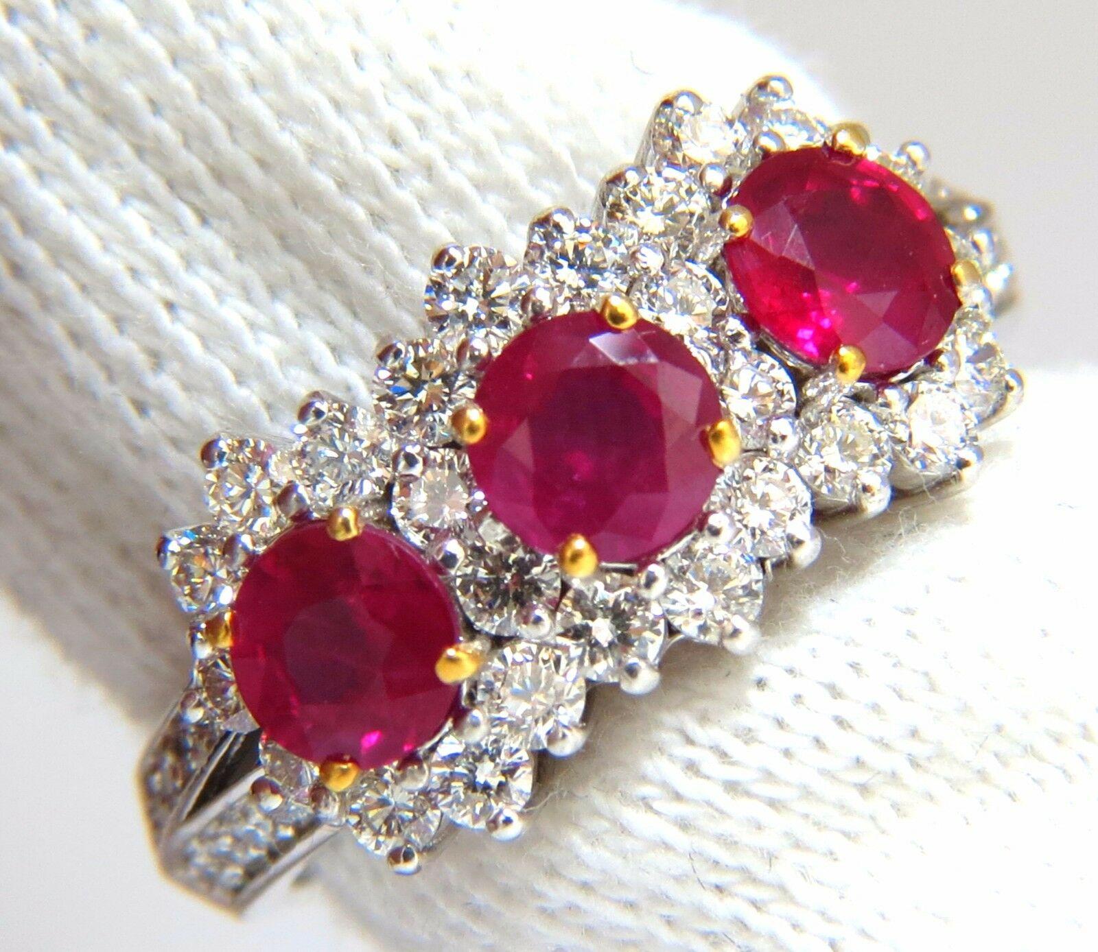 2.52ct natural vivid red ruby diamonds ring 14kt three stone halo class In New Condition For Sale In New York, NY