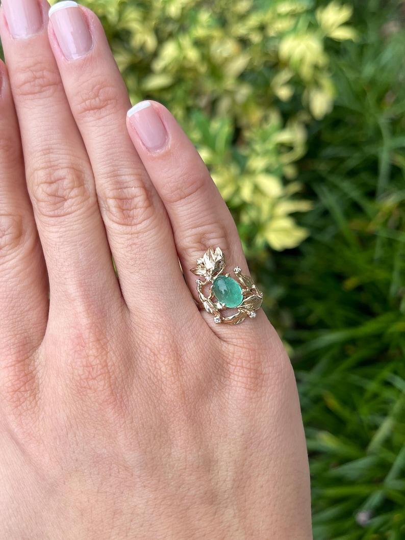Moderno Anello floreale con smeraldo ovale cabochon e diamante da 2,52tcw 14K - Design/One 585 Oro in vendita