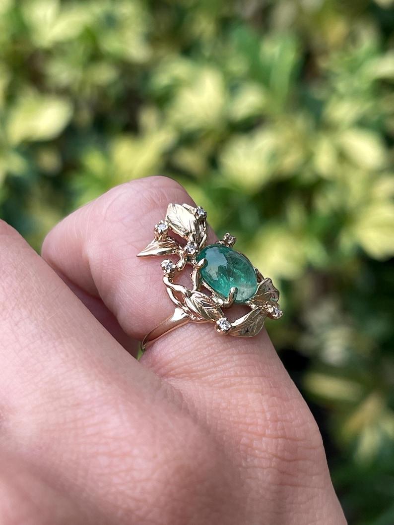 Anello floreale con smeraldo ovale cabochon e diamante da 2,52tcw 14K - Design/One 585 Oro In condizioni Nuovo in vendita a Jupiter, FL