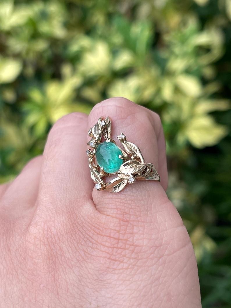 Donna Anello floreale con smeraldo ovale cabochon e diamante da 2,52tcw 14K - Design/One 585 Oro in vendita