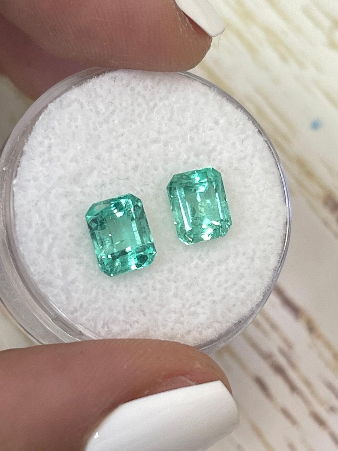 2,52tcw 7x5,5 Smeraldi colombiani verdi abbinati - Coppia di smeraldi tagliati originali sfusi In condizioni Nuovo in vendita a Jupiter, FL