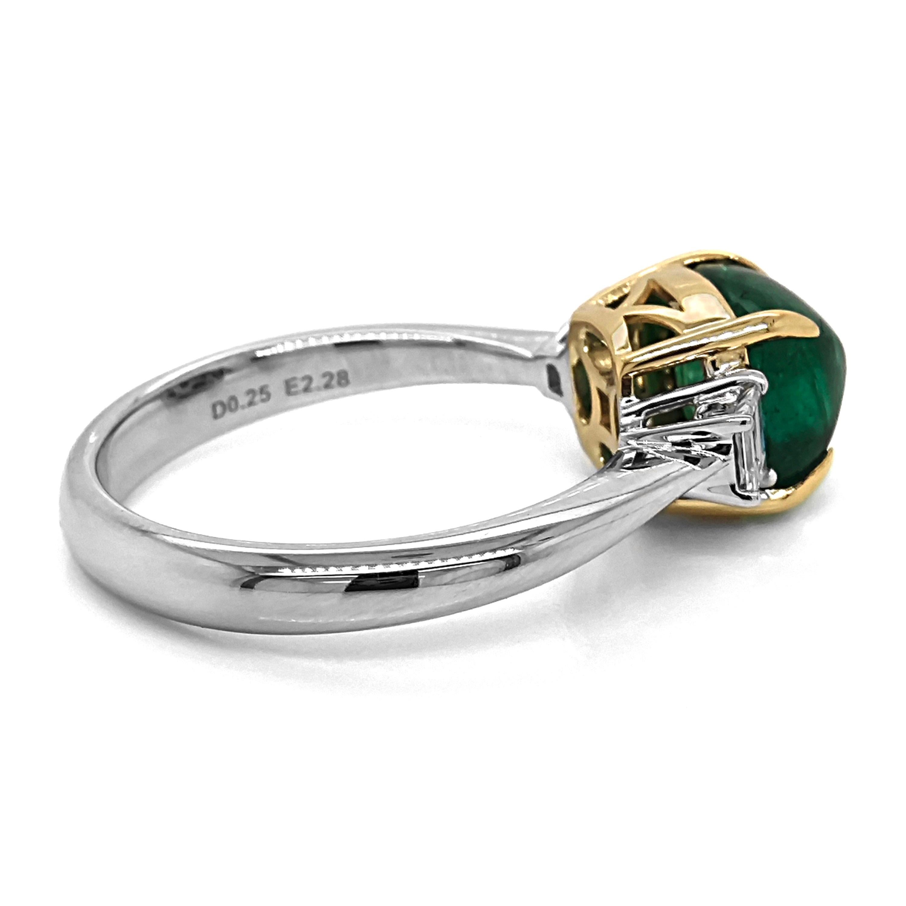 Bague en or blanc et jaune avec émeraude de 2.53 carats et diamant blanc Neuf - En vente à New York, NY
