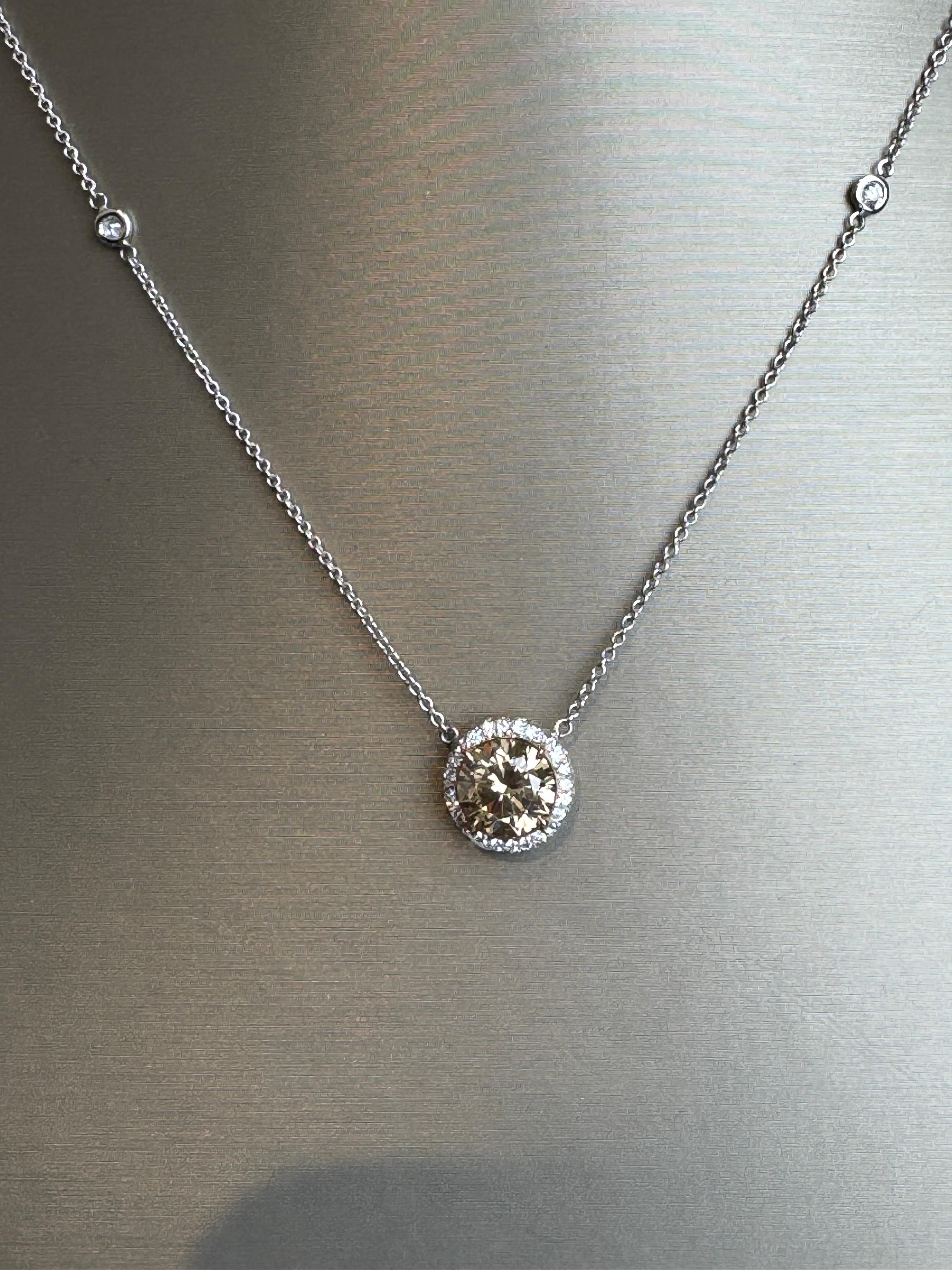 2.53 Carat Round Brilliant Brown Diamond Halo Pendant Necklace, Set in 18K Gold. In New Condition For Sale In New York, NY