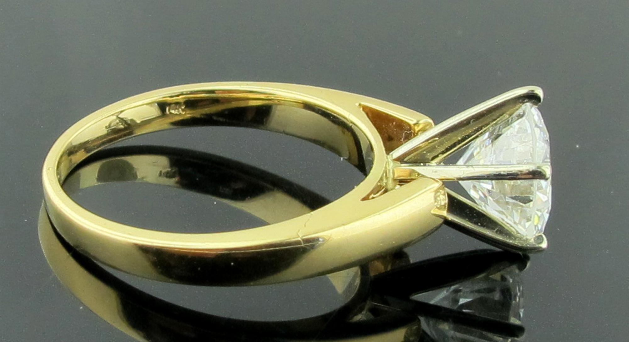 Women's or Men's 2.53 Carat Round Brilliant Cut Solitaire Diamond Ring in 14 Karat Yellow Gold