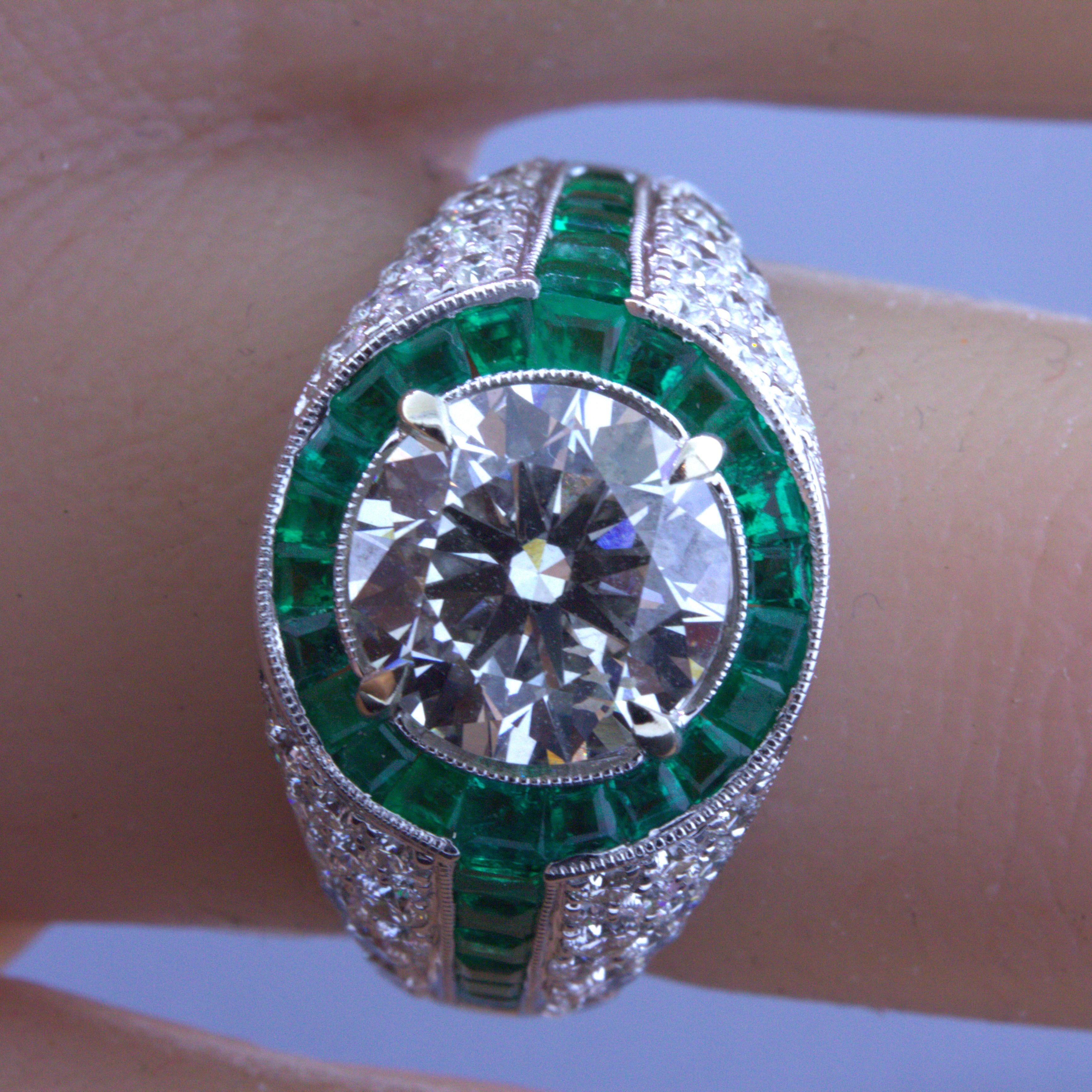2.53 Carat Round-Diamond Emerald 18k White Gold Engagement Ring In New Condition In Beverly Hills, CA