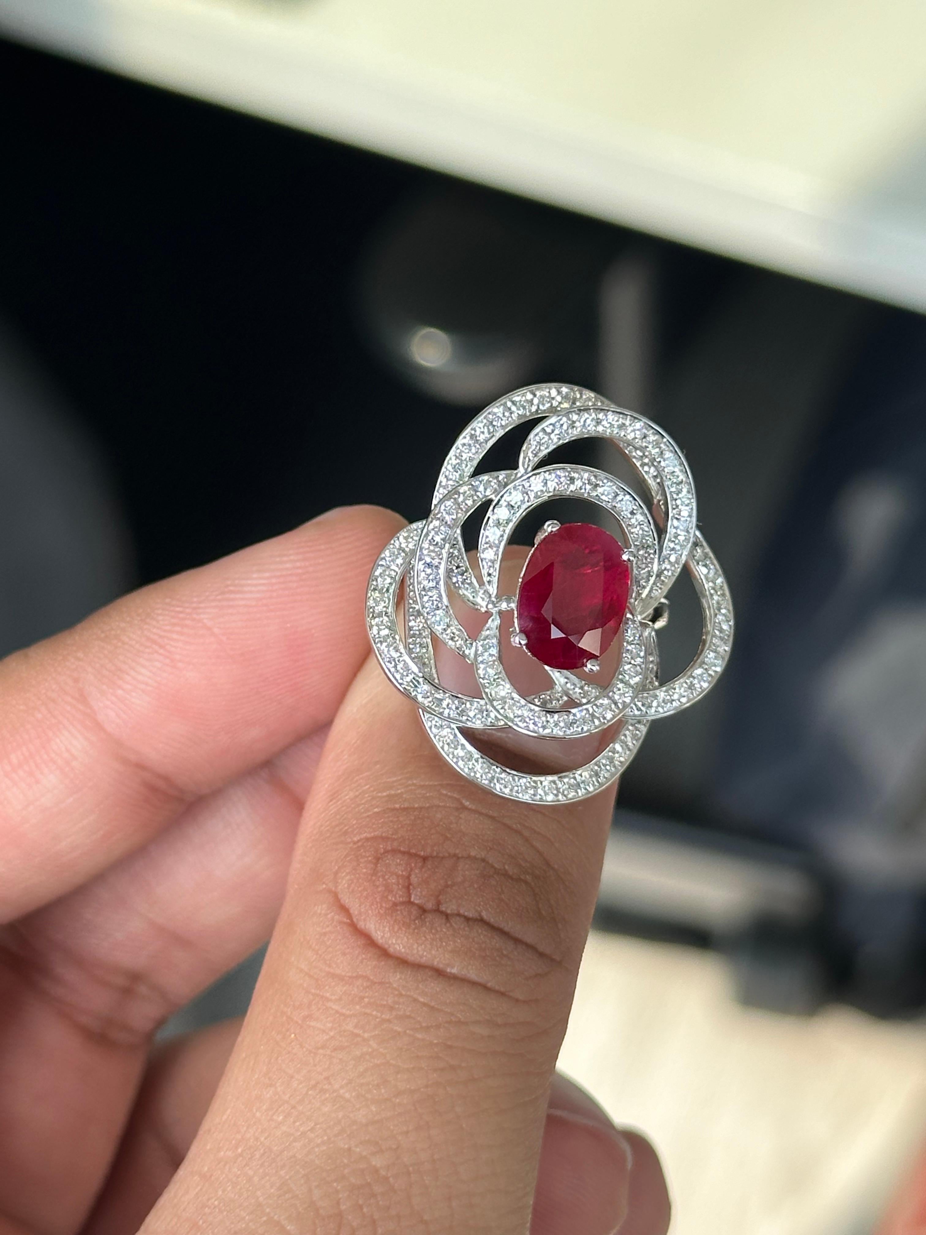 Art déco Bague de 2,53 carats avec rubis et diamants en vente