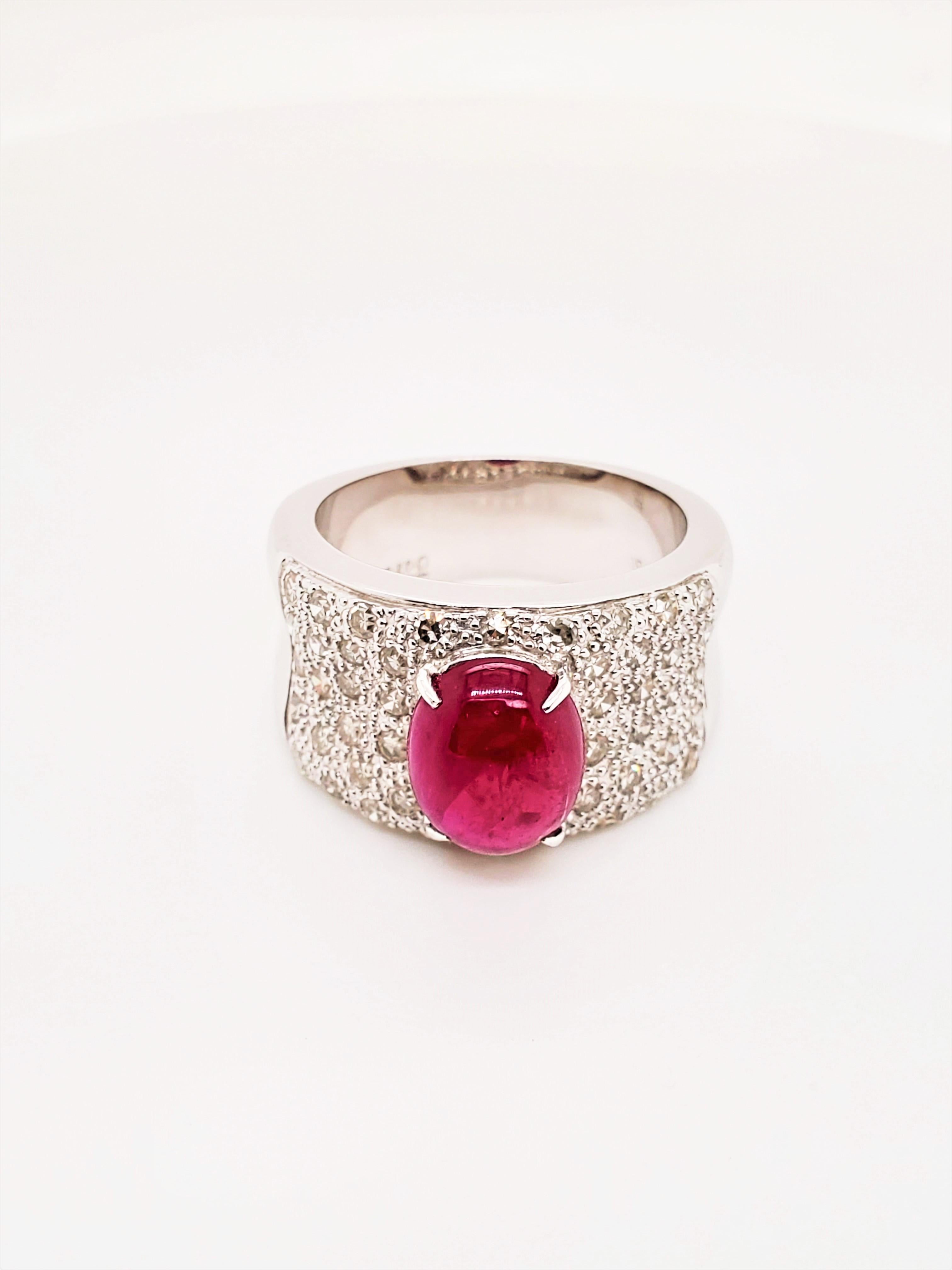 Contemporary 2.53 Carat Ruby Cabochon and Diamond White Gold Engagement Ring For Sale