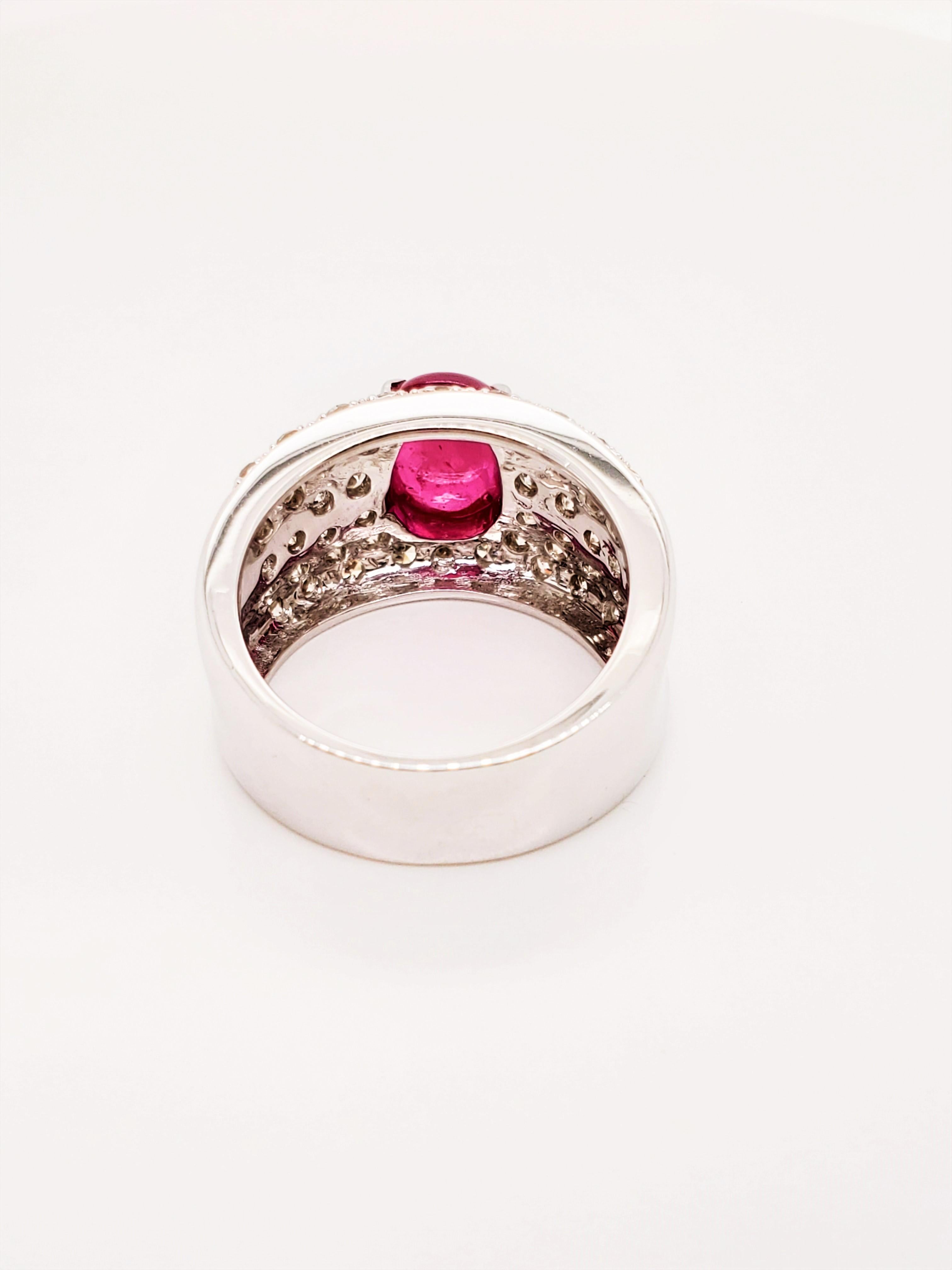 Women's or Men's 2.53 Carat Ruby Cabochon and Diamond White Gold Engagement Ring For Sale