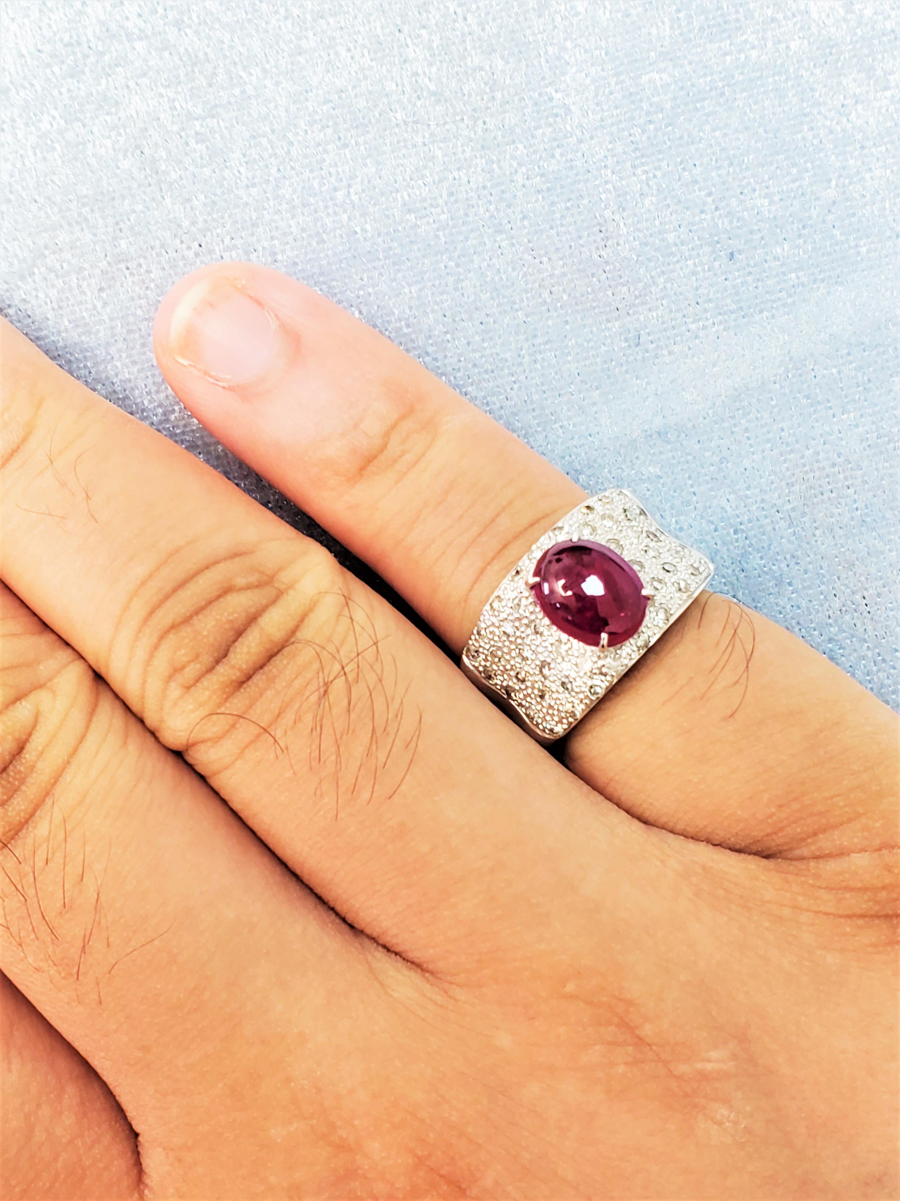 2.53 Carat Ruby Cabochon and Diamond White Gold Engagement Ring For Sale 1