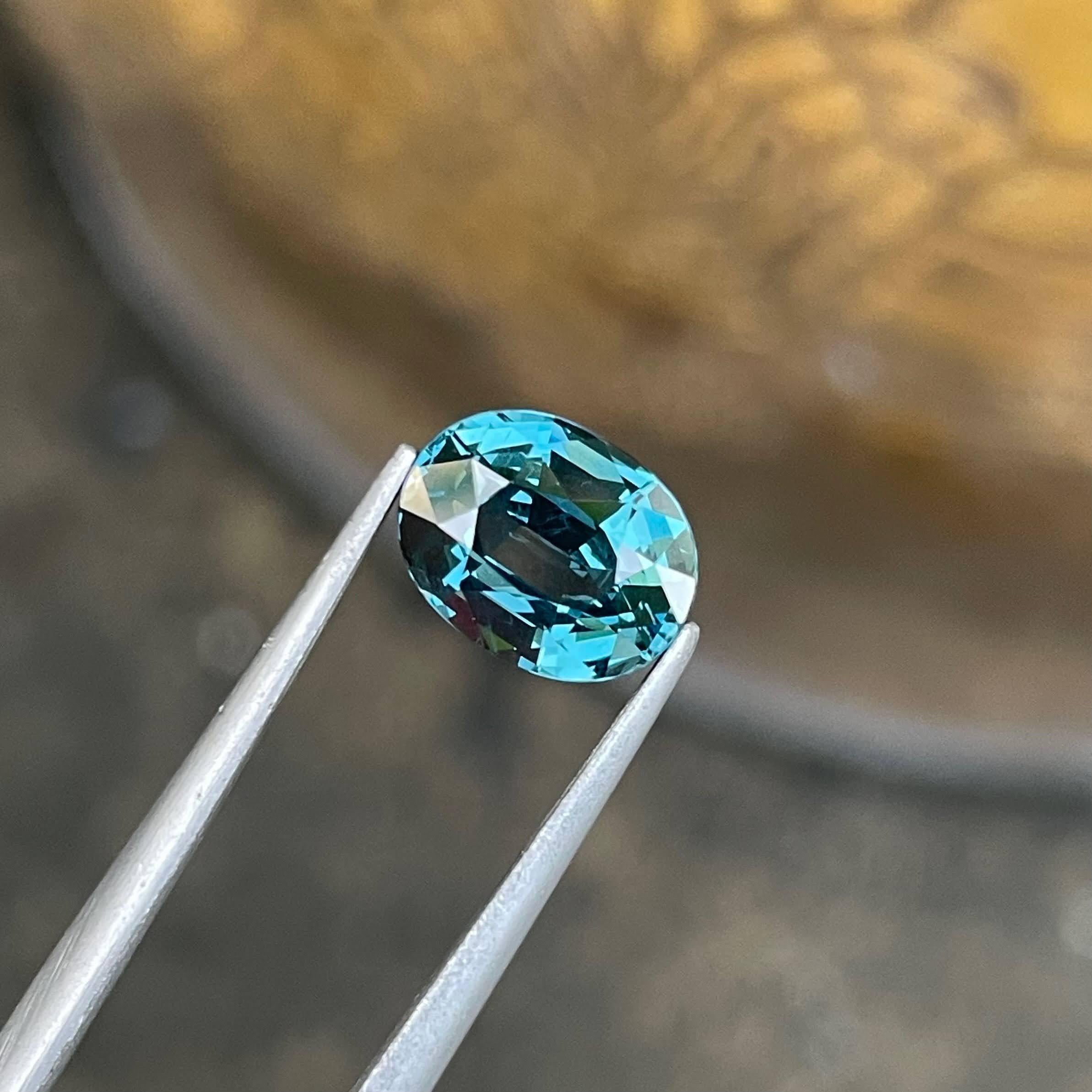 2.53 carats Teal Blue Spinel Stone Oval Cut Natural Sri Lankan Gemstone In New Condition For Sale In Bangkok, TH