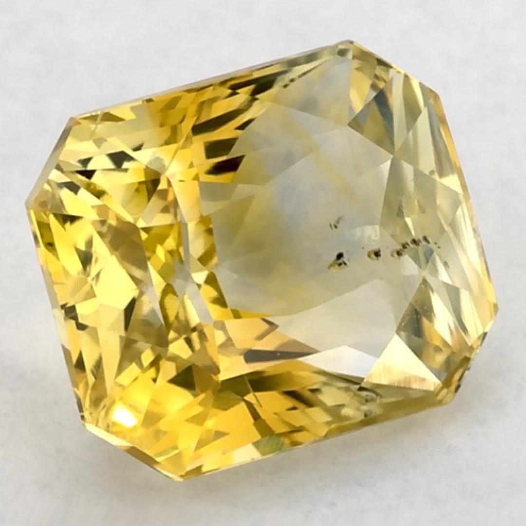 Dieser natürliche gelbe Saphir bietet Eleganz und Raffinesse. Mit seiner satten Farbsättigung und seinem präzisen Schliff ist er der perfekte Mittelpunkt für einen Verlobungsring oder ein luxuriöses Schmuckdesign.

Dieser Saphir stammt aus Sri Lanka