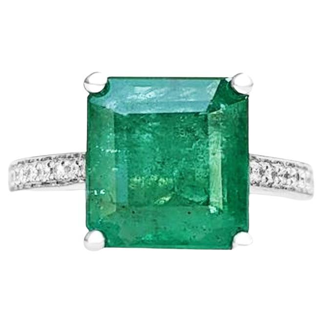 2.53 Cts Natural Emerald and 0.20 Ct Diamonds - 18 Kt. White Gold - Ring For Sale