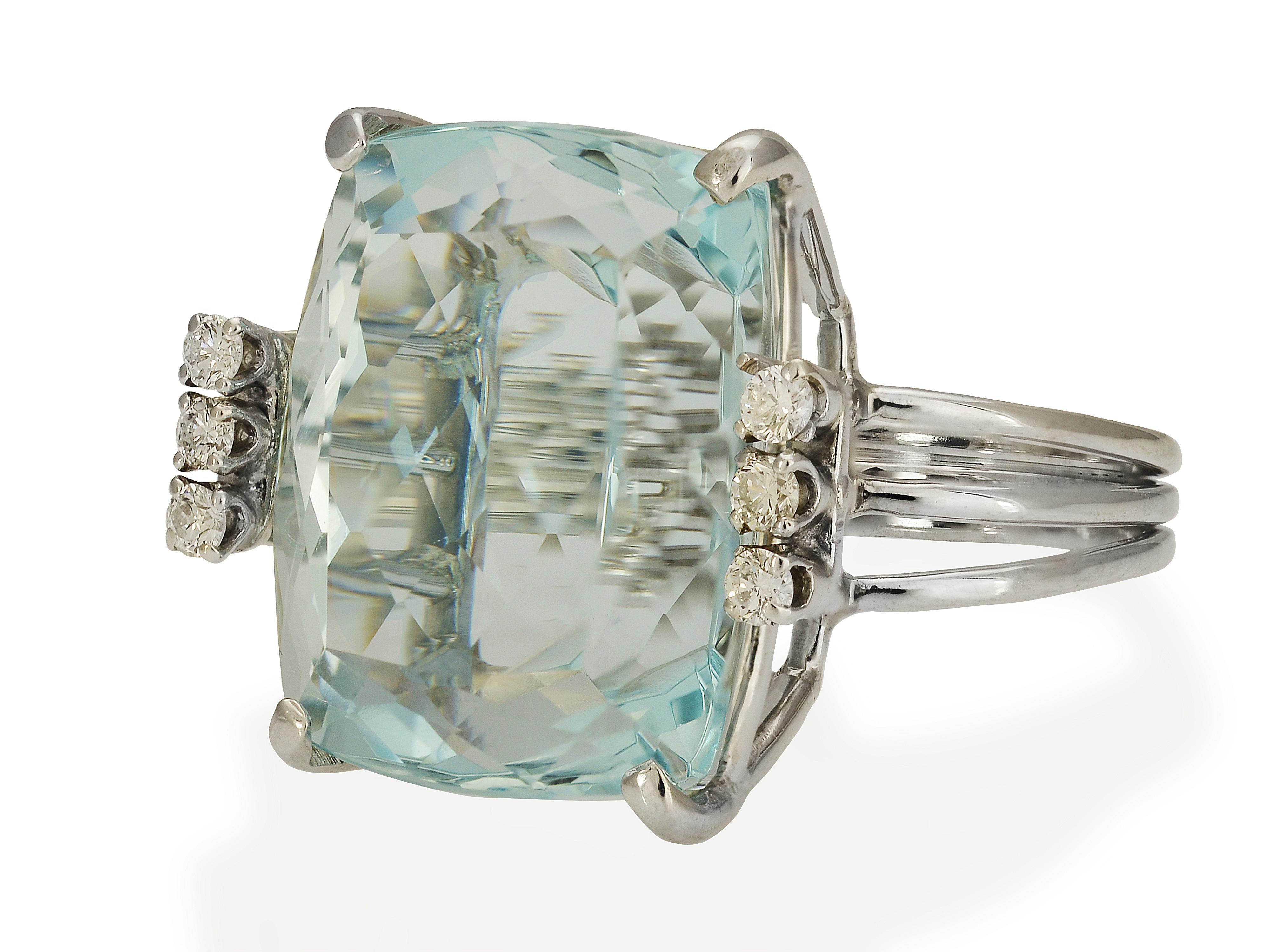 25.35 Carat Aquamarine Cocktail Ring In Excellent Condition In Coral Gables, FL