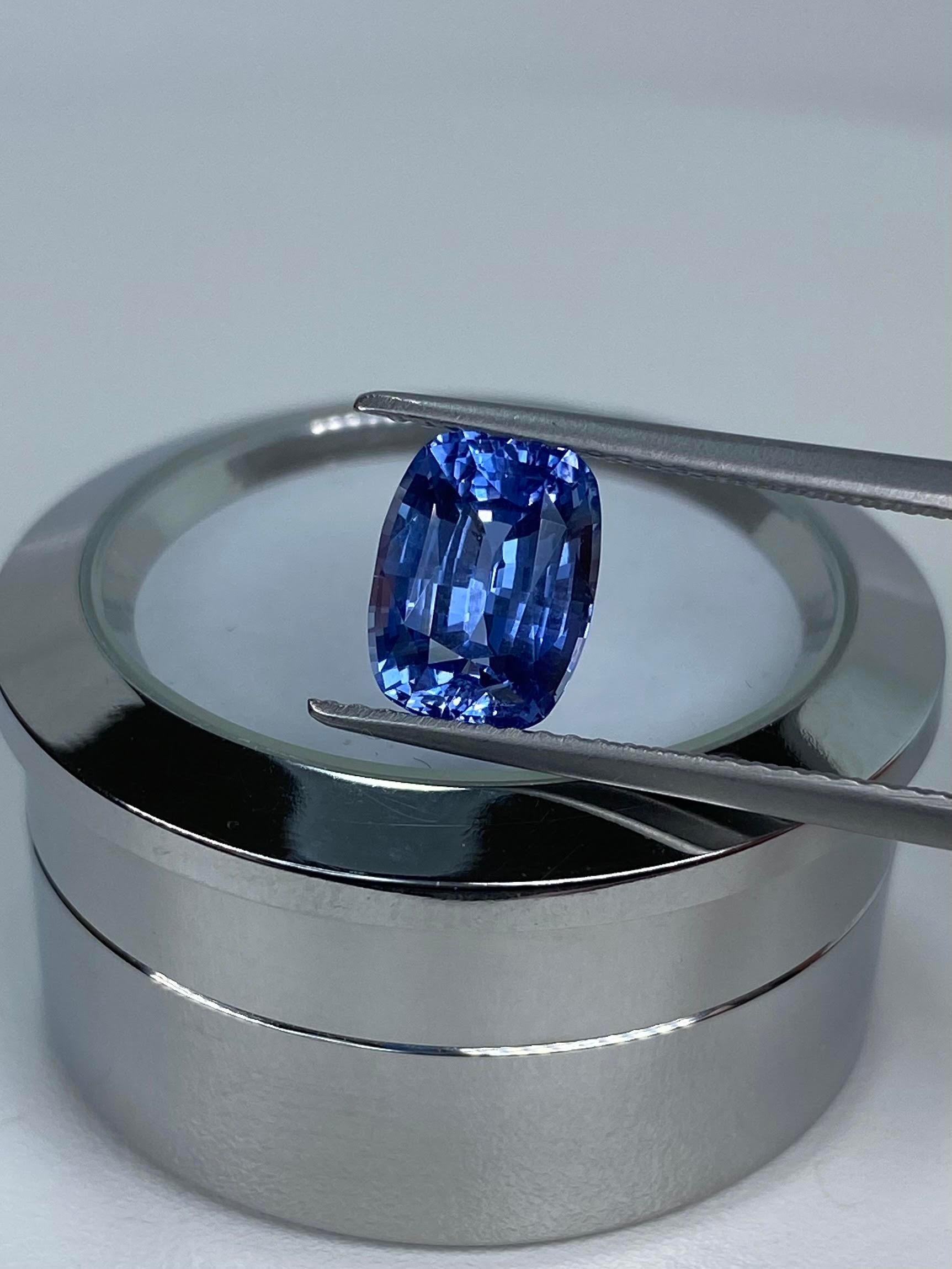 The Sapphire Merchant presents this exquisite Natural Cornflower Blue Sapphire to the market. This stunning gemstone boasts a weight of 2.53 carats. It showcases its incredible lustre in a cushion shape with a modified brilliant cut. With VVS