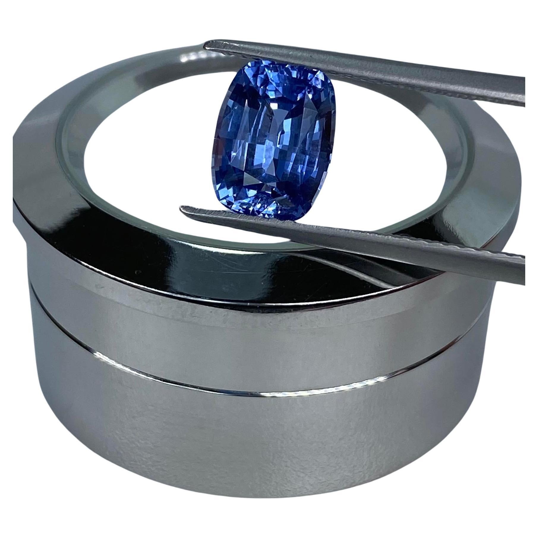 2.53ct Cornflower Blue Sapphire - GIA Certification For Sale