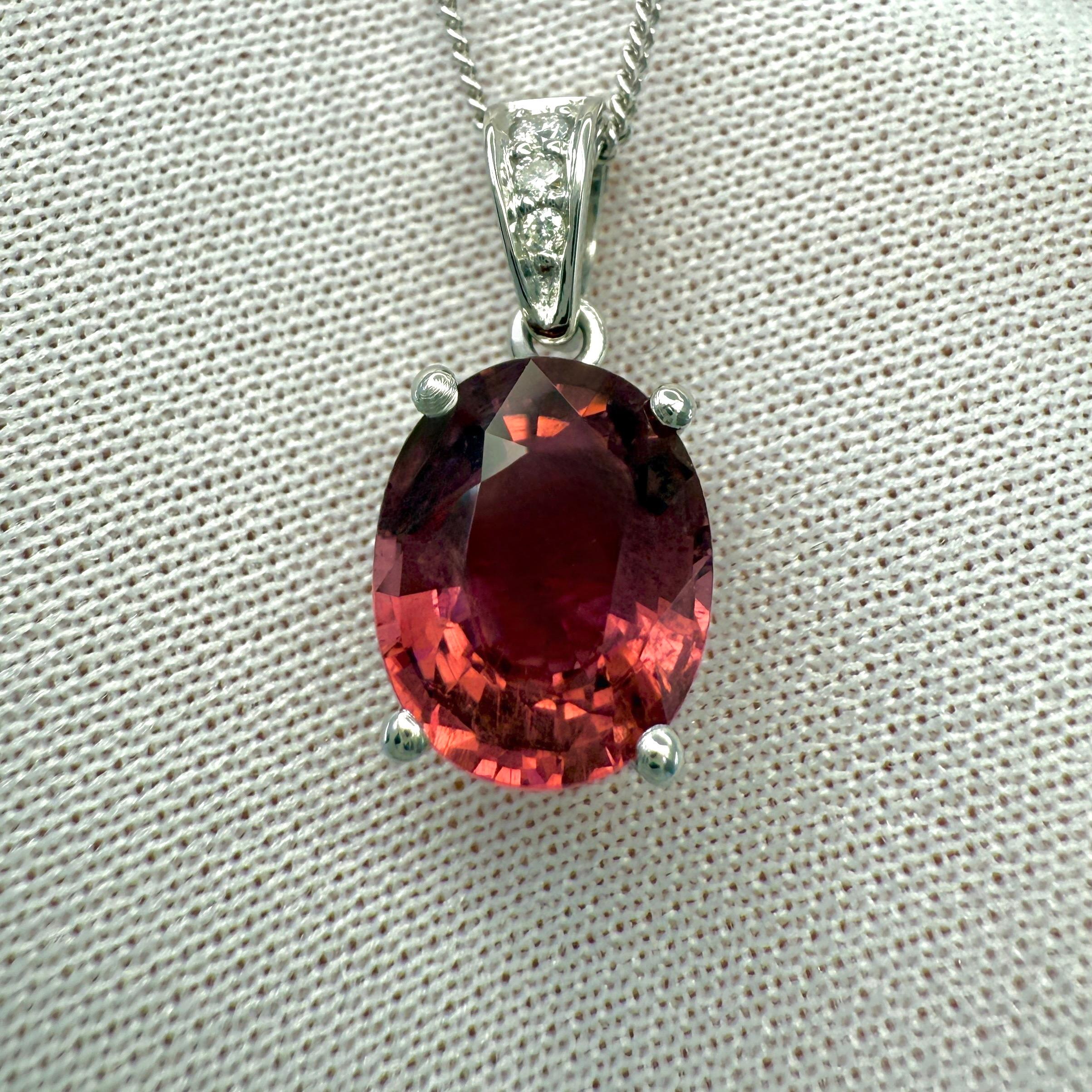 Collana con ciondolo in platino con tormalina e diamanti, 2,53 carati di tormalina viola rosa intenso e diamante in vendita 1