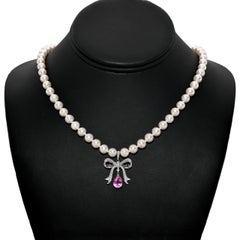 Collier de perles en or blanc 18 carats avec saphir rose et diamant de 2,53 ct.