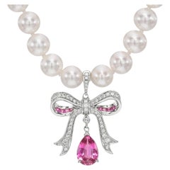Collier de perles en or blanc 18 carats avec saphir rose et diamant de 2,53 ct.