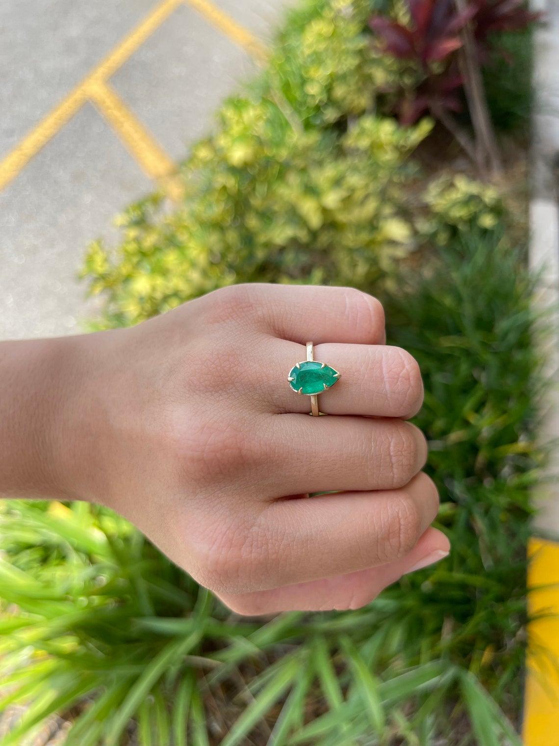 2,53 Karat 14 Karat kolumbianischer Smaragd im Birnenschliff Solitär Goldring im Zustand „Neu“ im Angebot in Jupiter, FL
