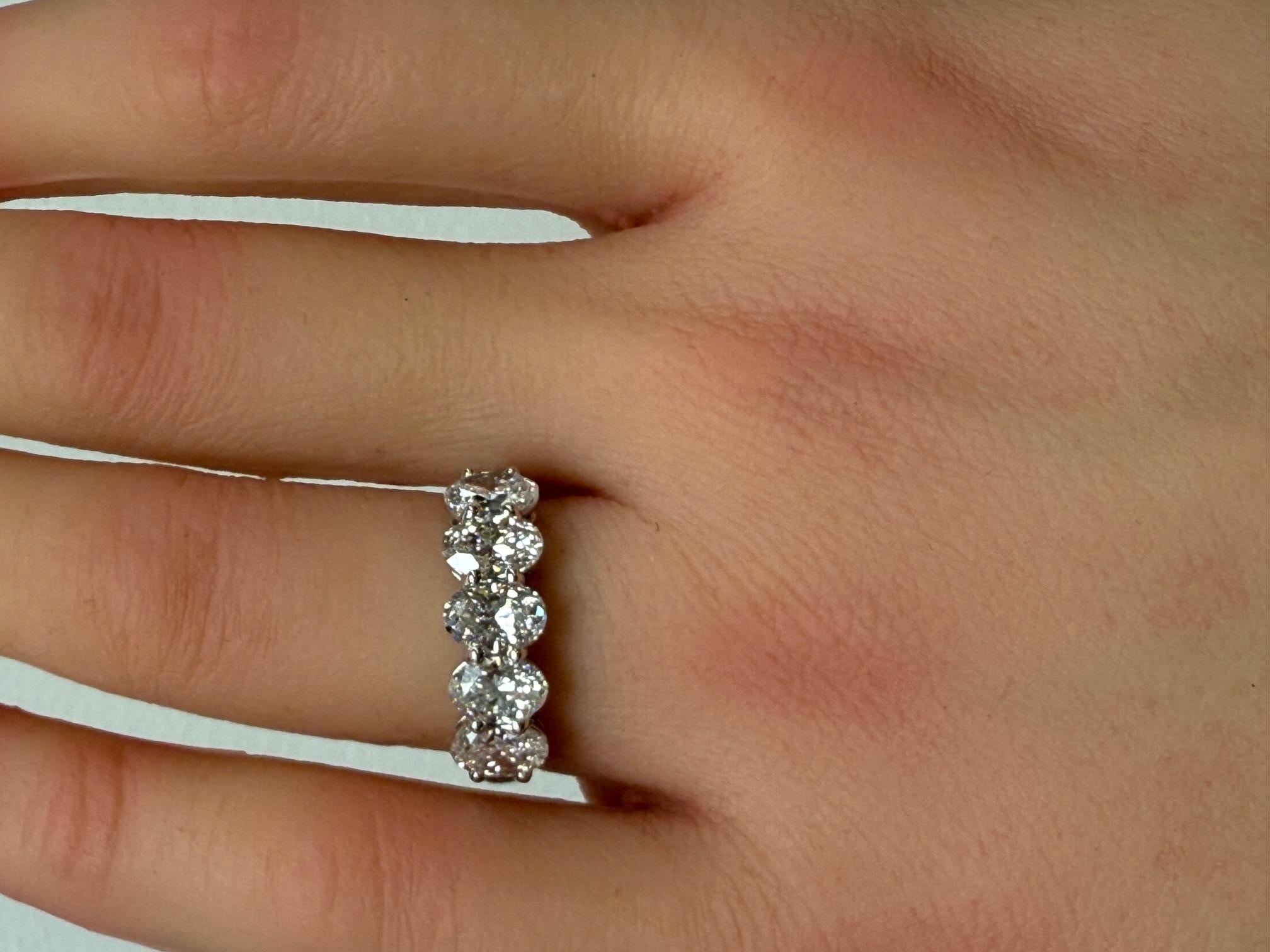 2,53CTW.  GIA-zertifiziertes Diamantband mit Ovalschliff in Platin im Angebot 6