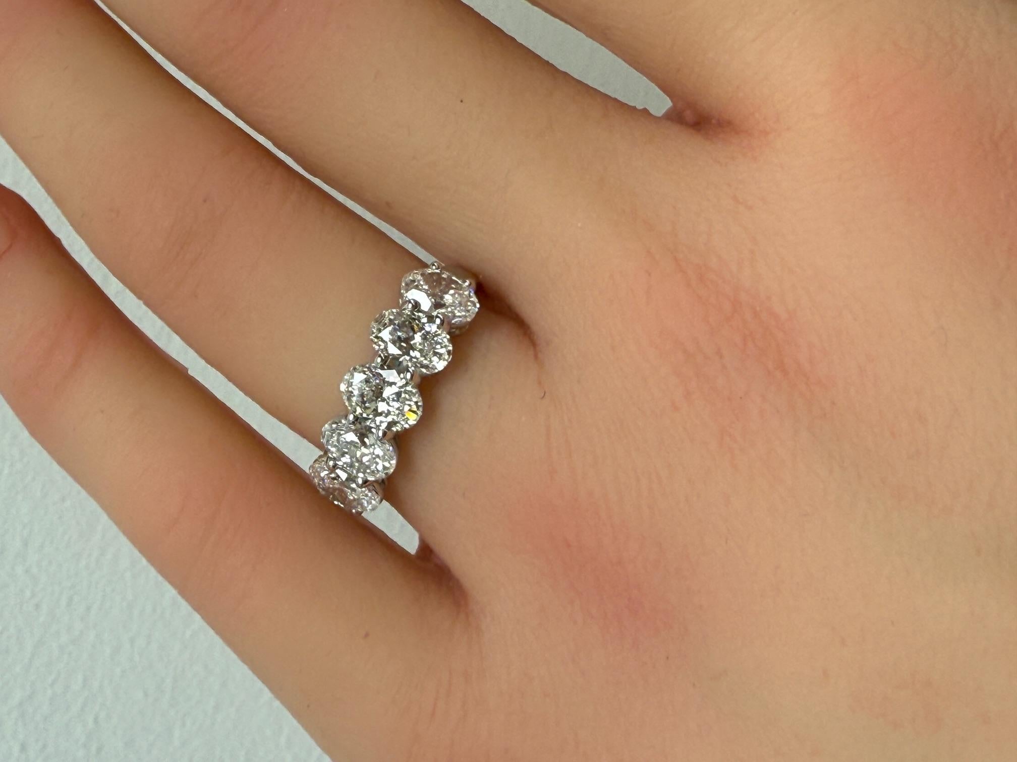 2,53CTW.  GIA-zertifiziertes Diamantband mit Ovalschliff in Platin im Angebot 7