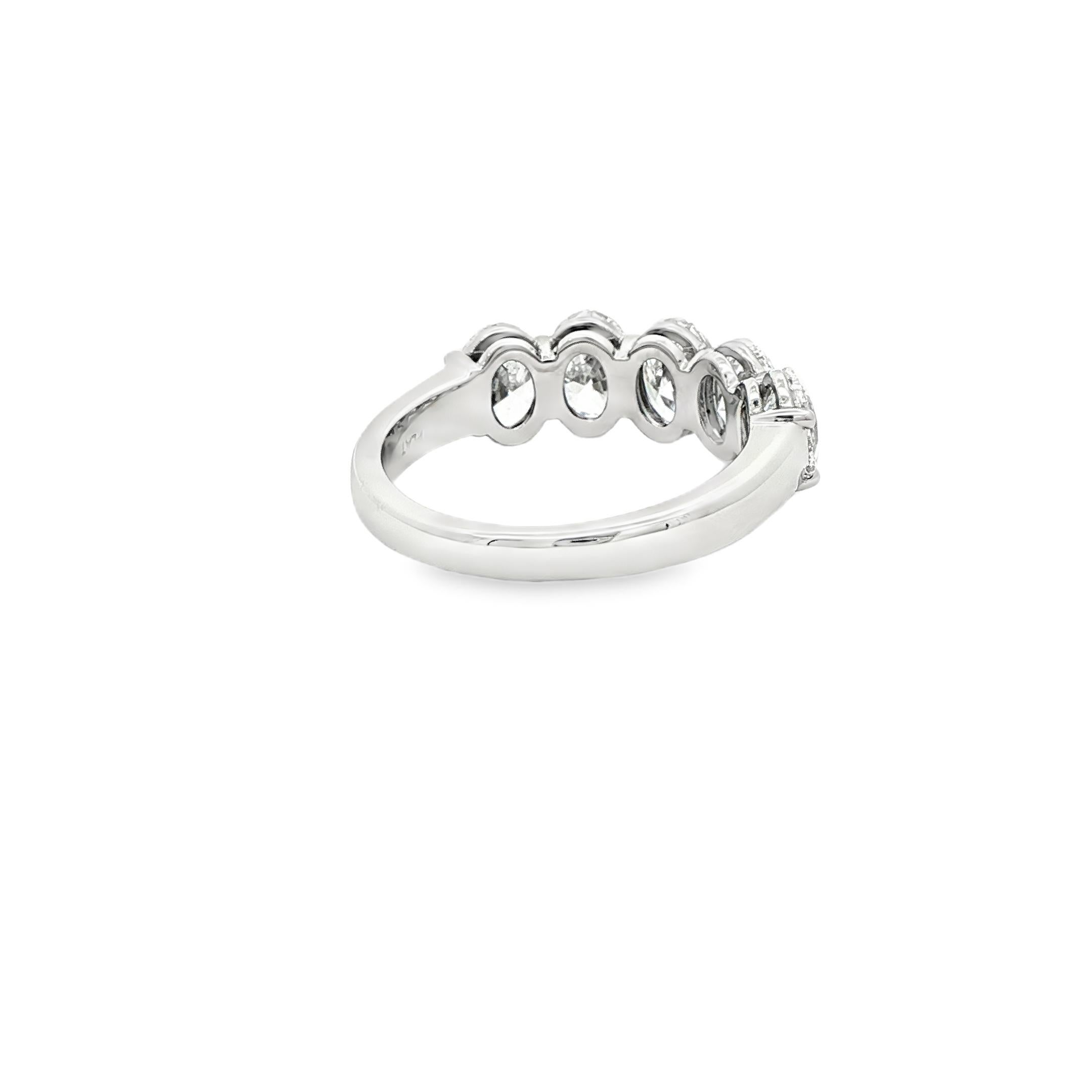2,53CTW.  GIA-zertifiziertes Diamantband mit Ovalschliff in Platin im Zustand „Neu“ im Angebot in San Francisco, CA