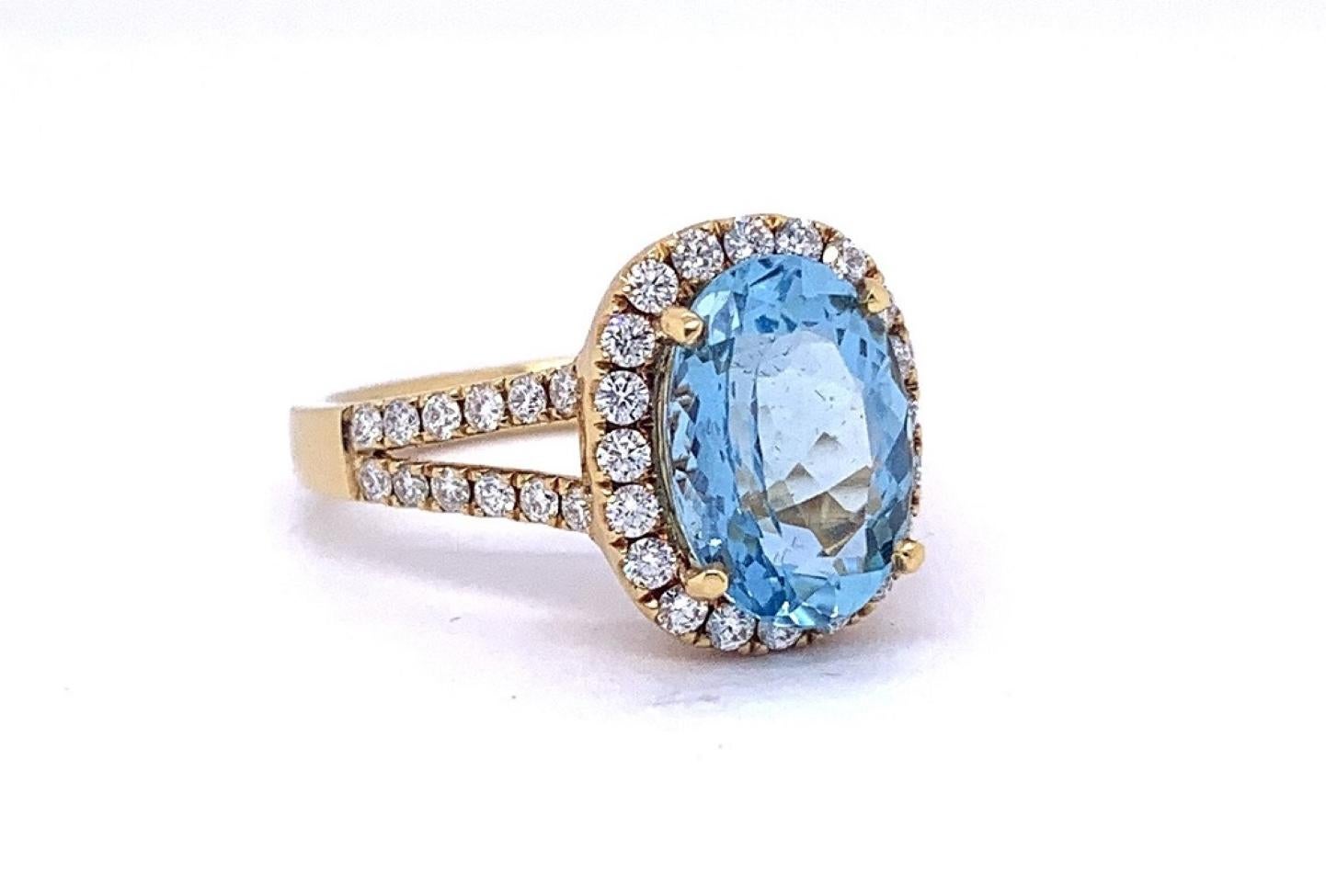 Oval Cut 2.54 Carat Aquamarine Ring with Diamond Accents set in 18 Karat Yellow Gold For Sale