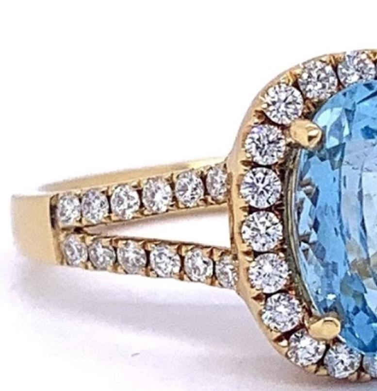 2.54 Carat Aquamarine Ring with Diamond Accents set in 18 Karat Yellow Gold In Excellent Condition For Sale In New Orleans, LA