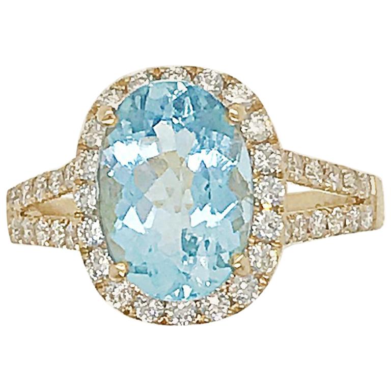 2.54 Carat Aquamarine Ring with Diamond Accents set in 18 Karat Yellow Gold For Sale