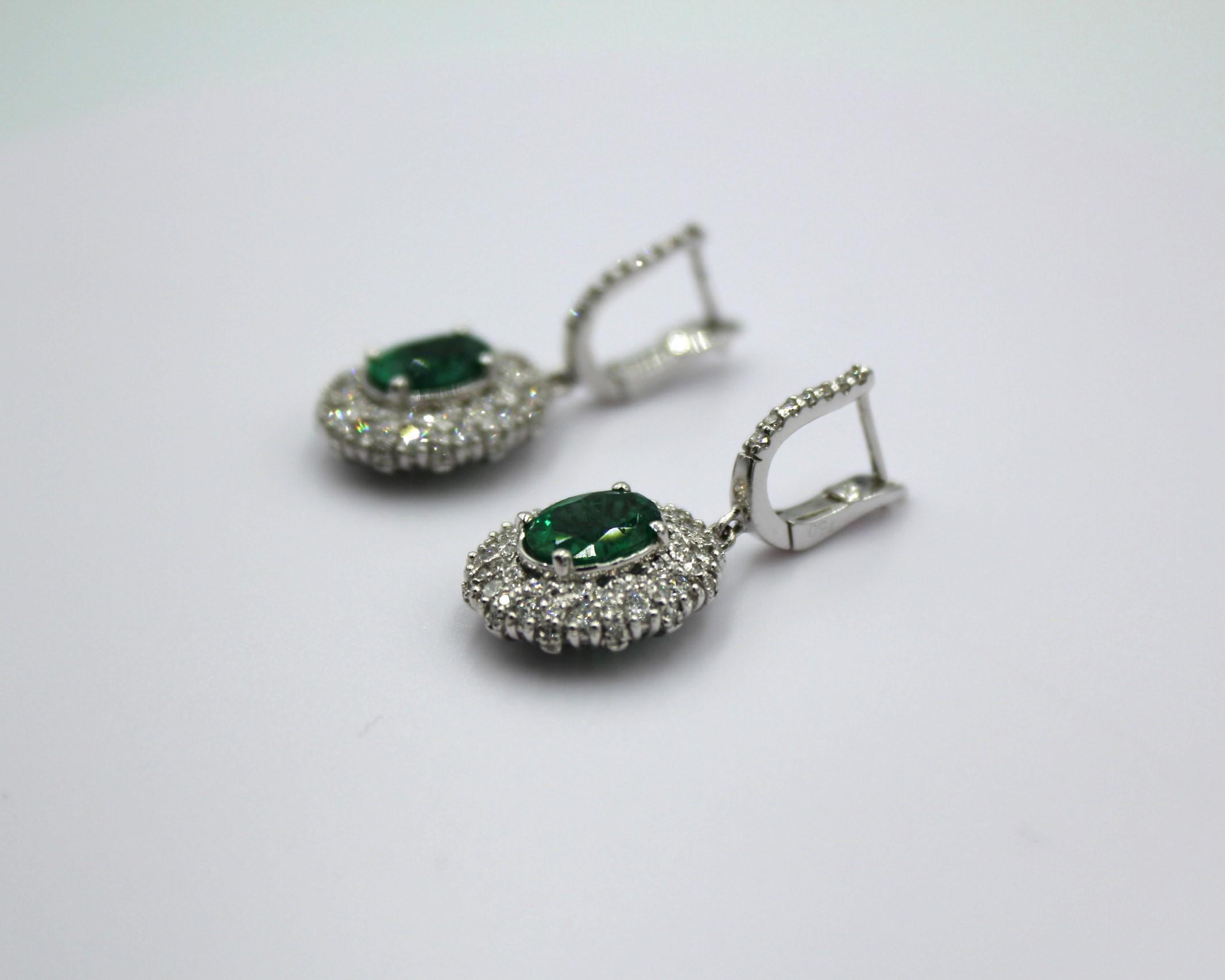 Oval Cut 2.54 Carat Emerald Diamond Earring  For Sale